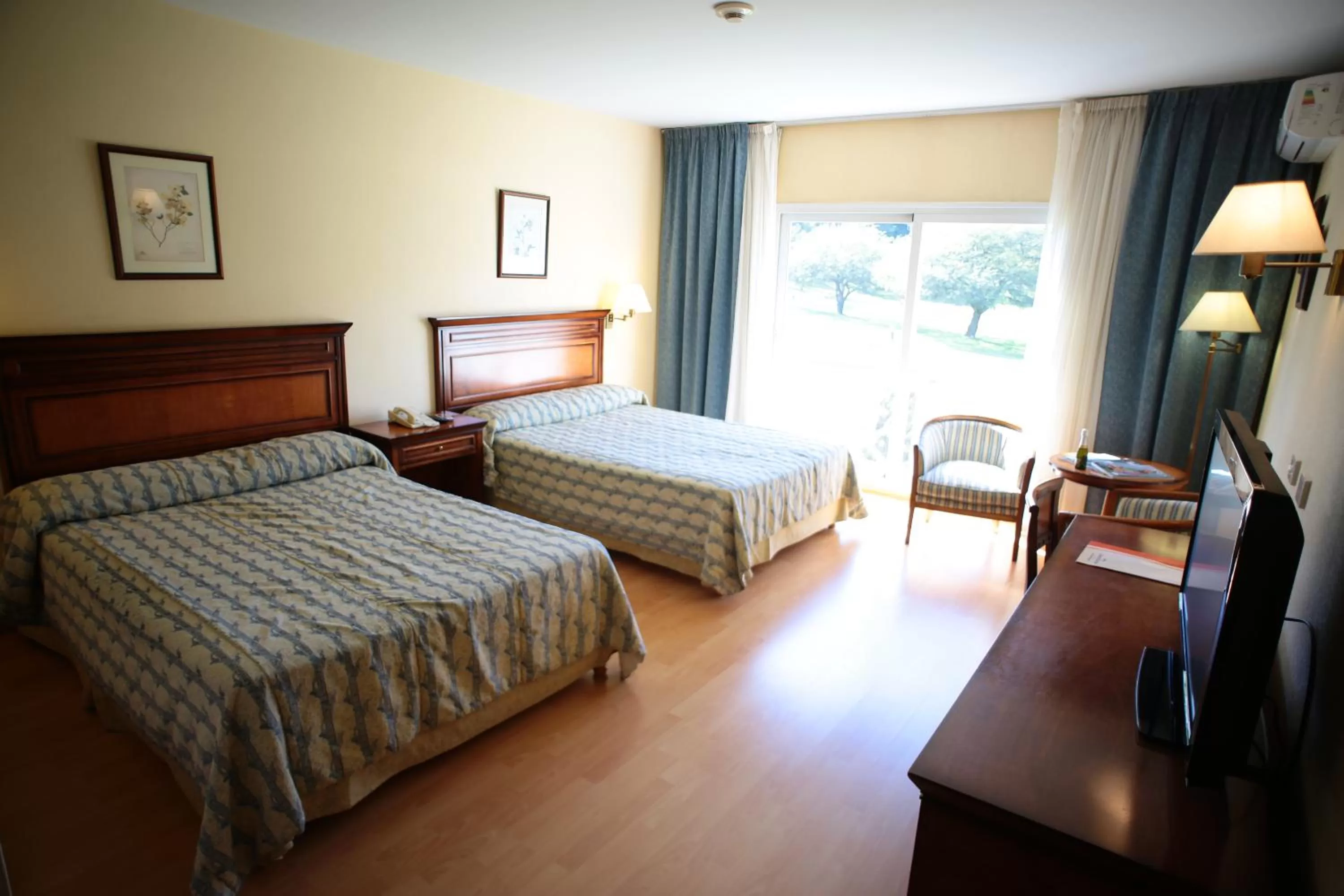 Bed in Howard Johnson Hotel & Spa Villa General Belgrano