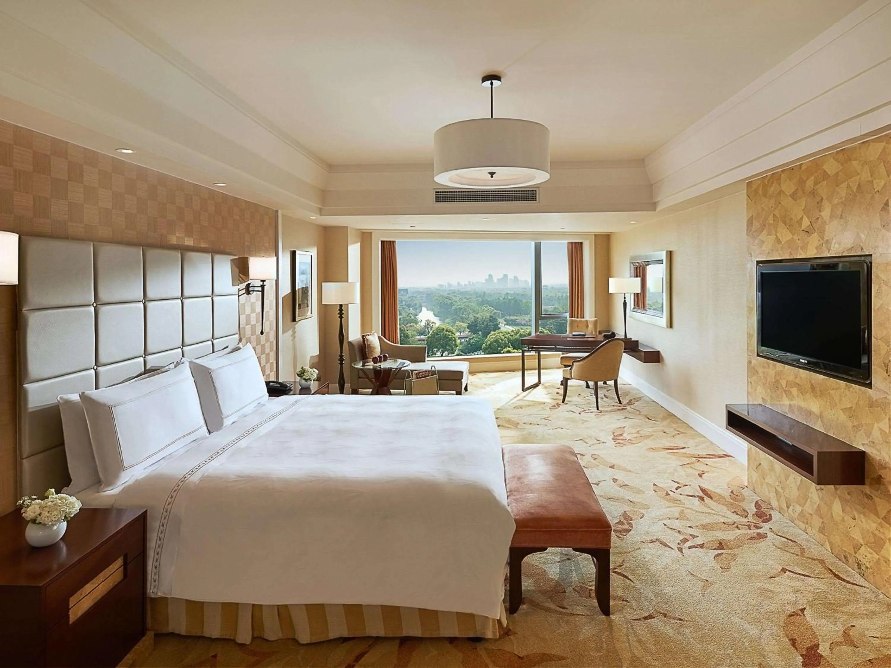 Photo of the whole room, Bed in Fairmont Yangcheng Lake