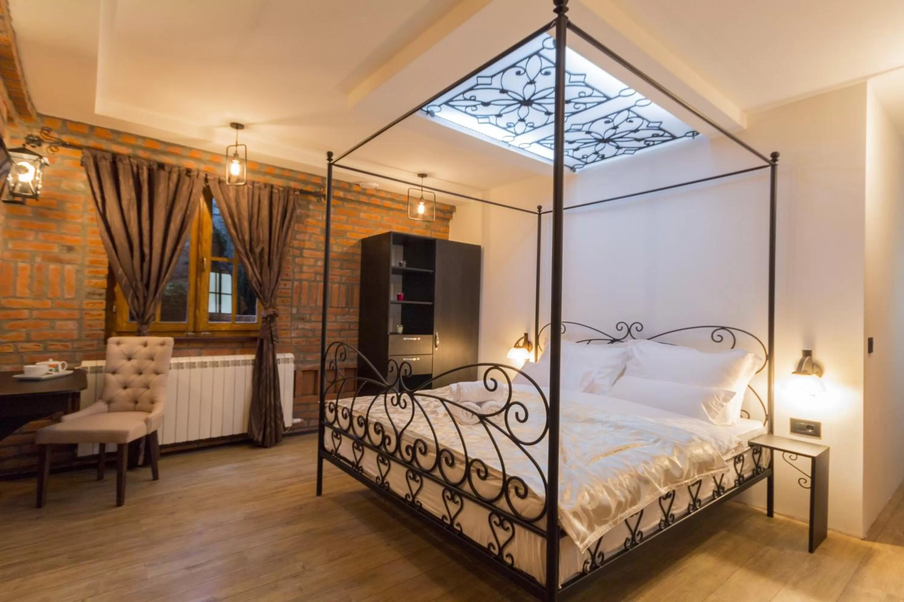 Bed in Madison - Square Sava