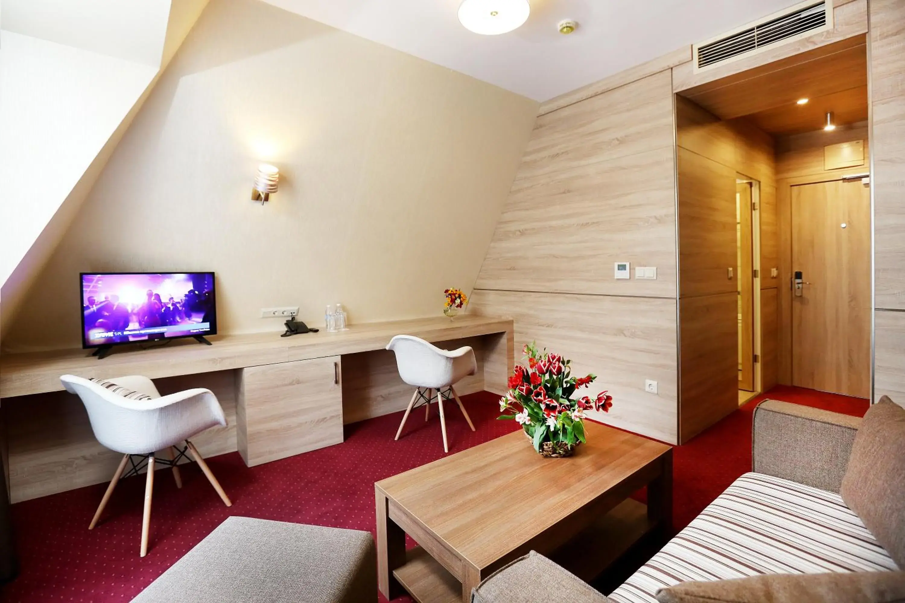 Living room, TV/Entertainment Center in COOP Hotel Sofia