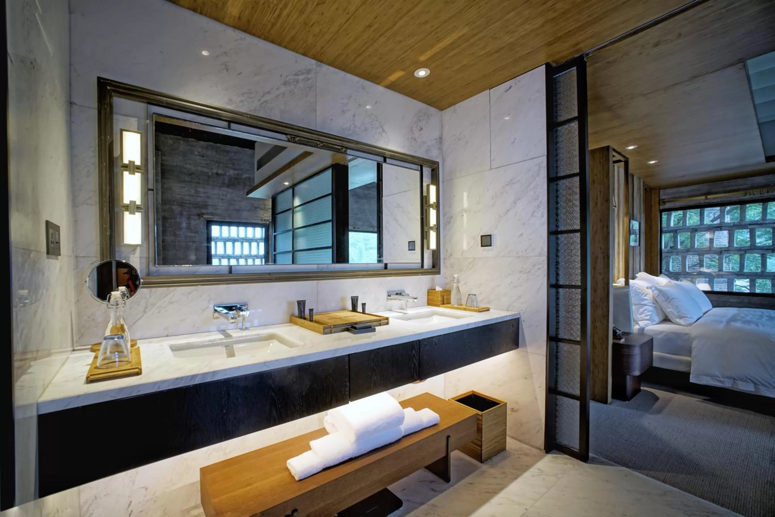 Toilet, Bed in Yangshuo Sugar House