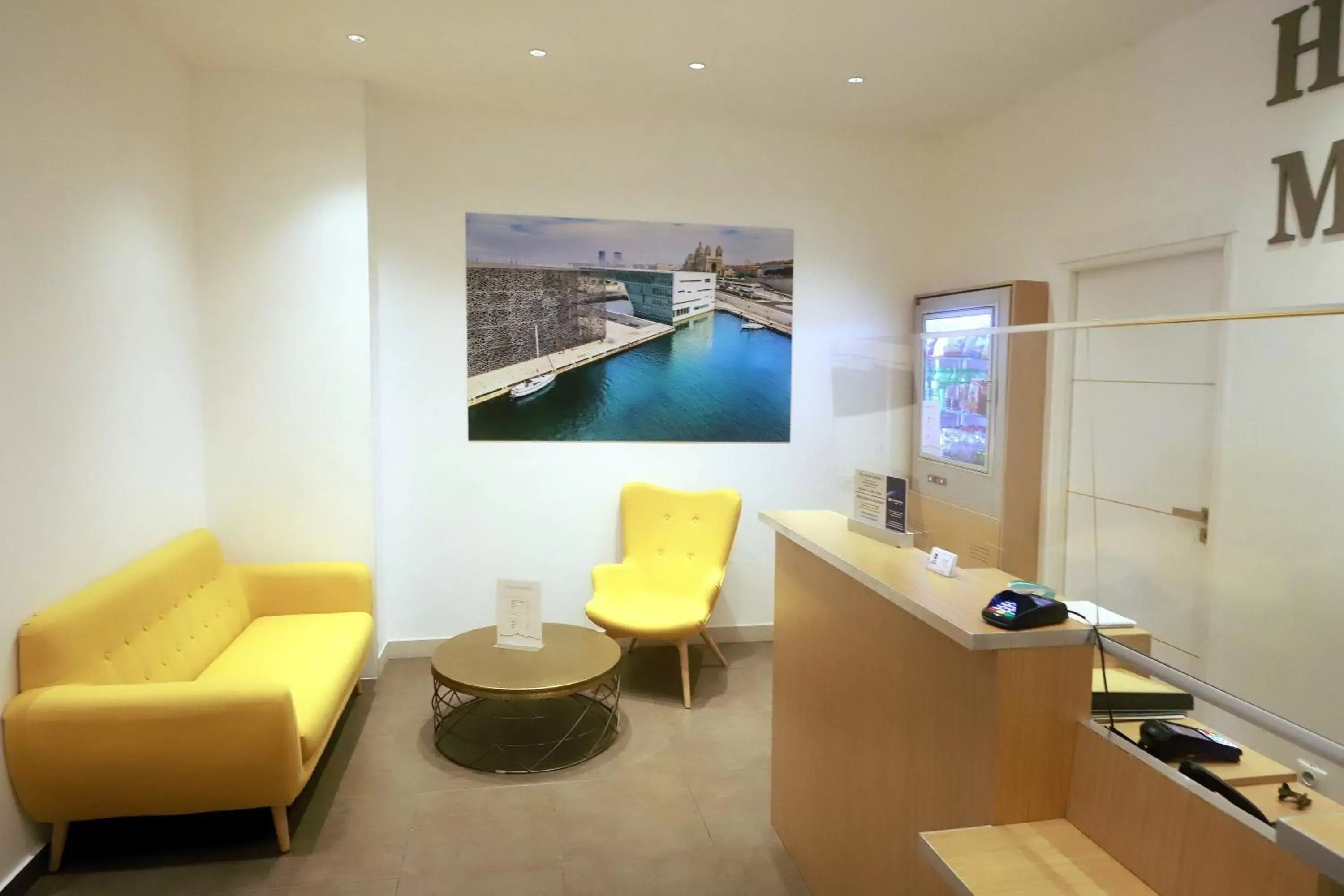 Seating area in Best Western Hotel du Mucem