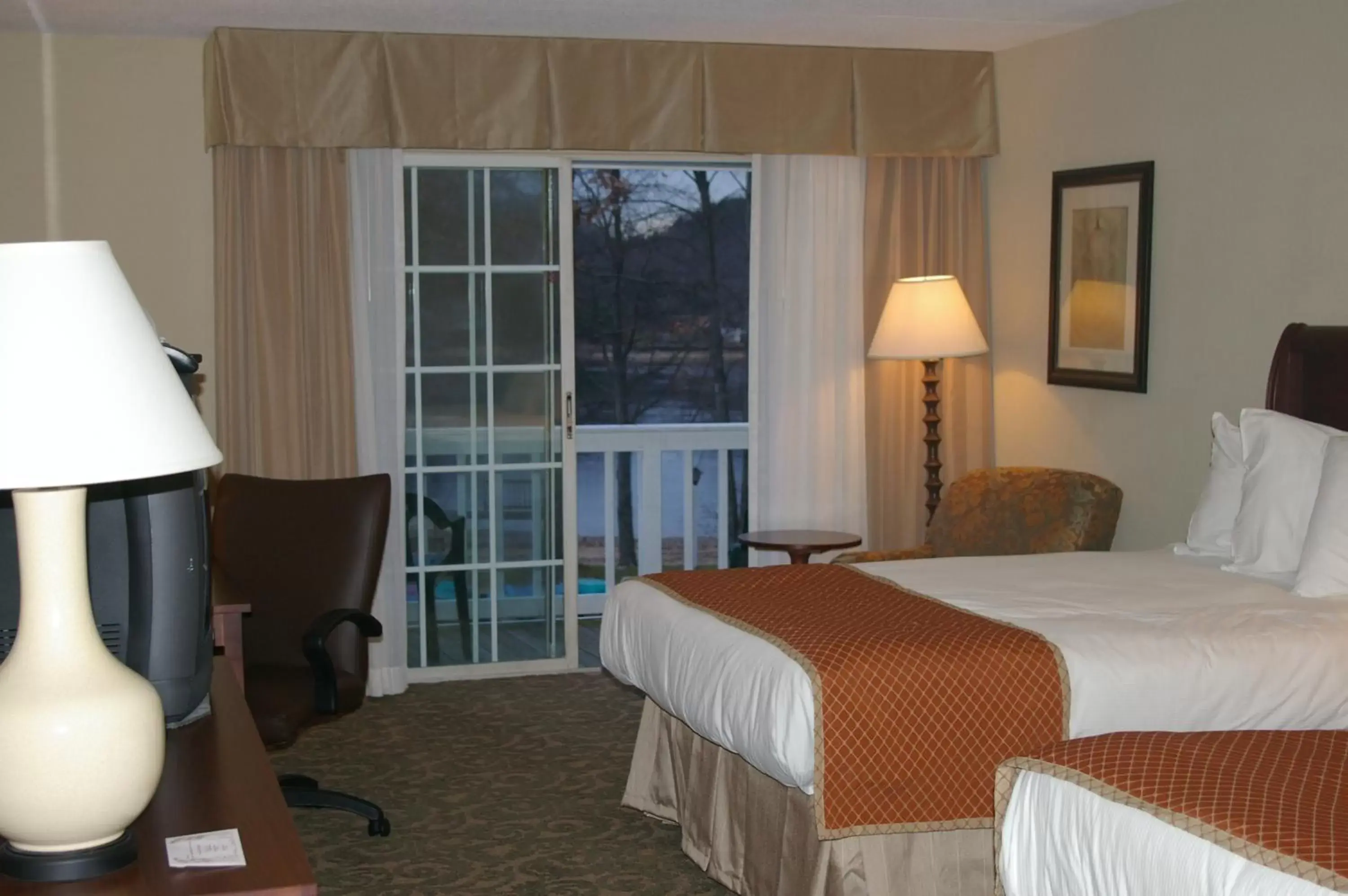 Bed in Sturbridge Host Hotel And Conference Center Bed in Sturbridge Host Hotel And Conference Center