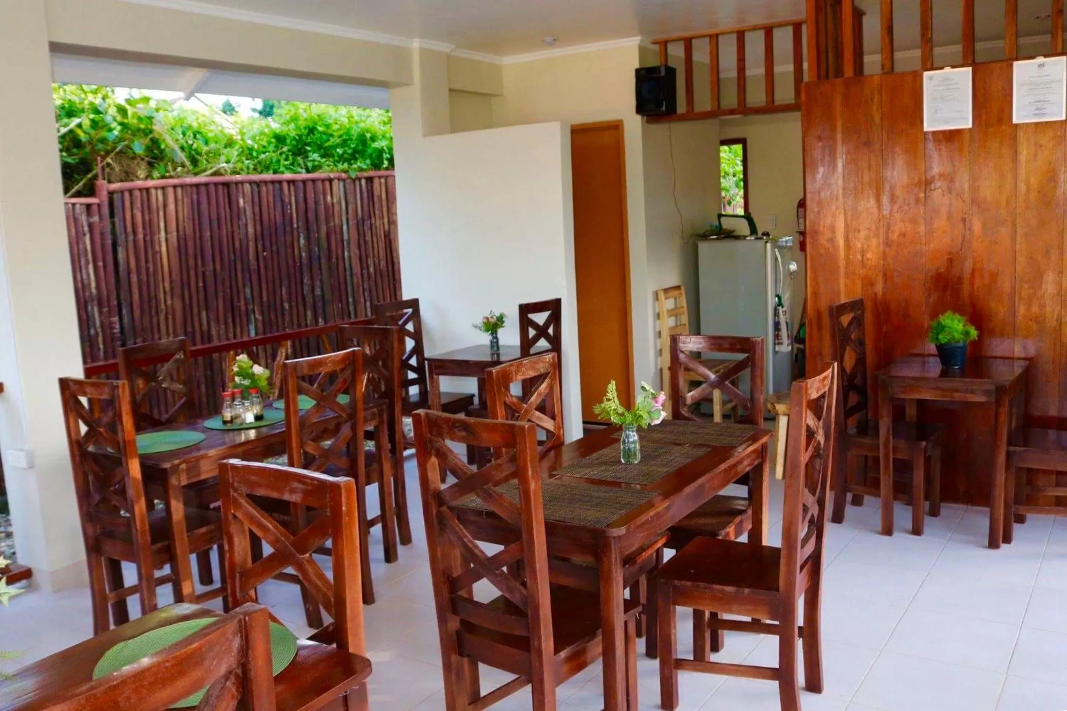 Restaurant/places to eat in D's Oceanview Beach Resort