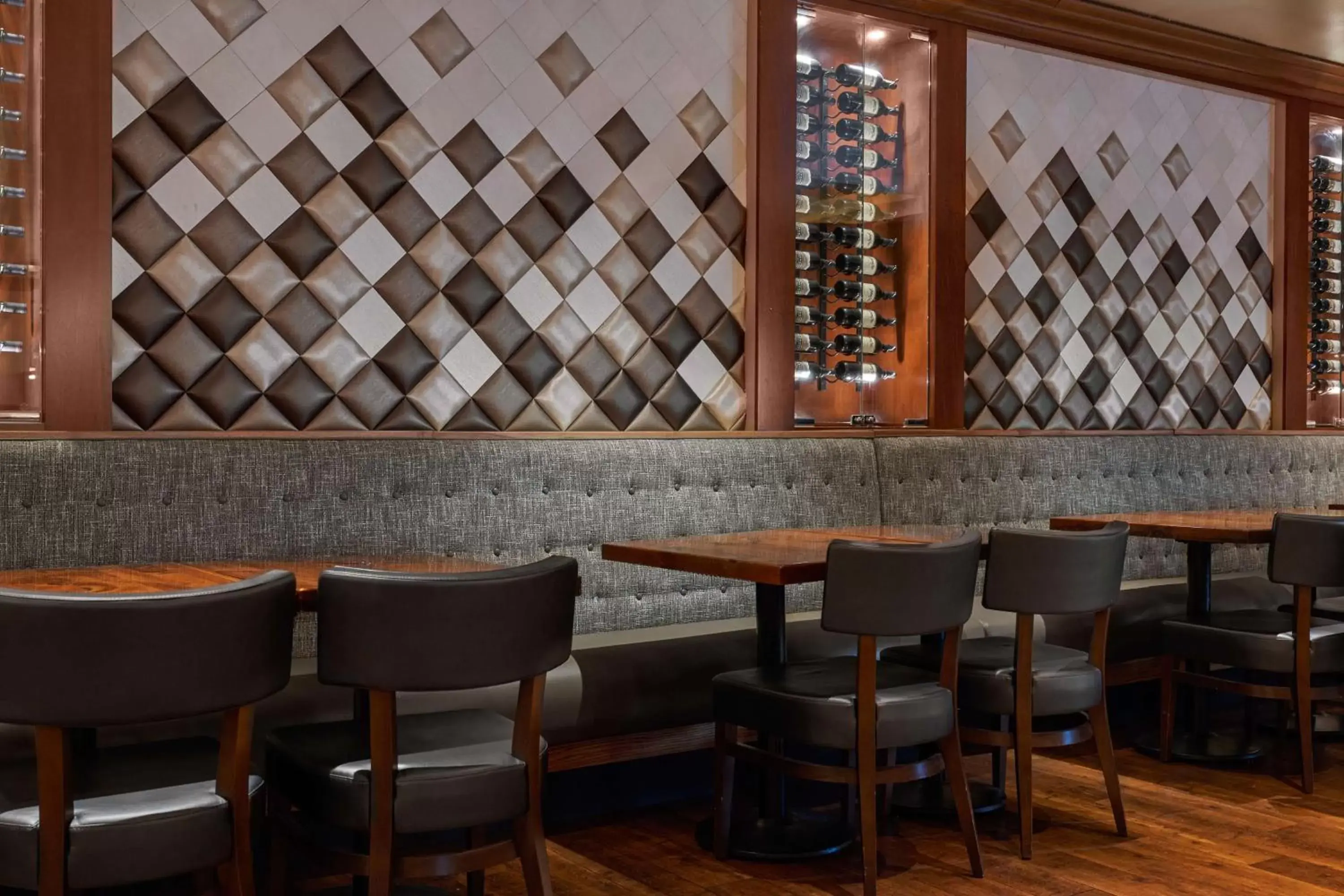 Restaurant/places to eat, Lounge/Bar in DoubleTree by Hilton Hotel Dallas - Love Field