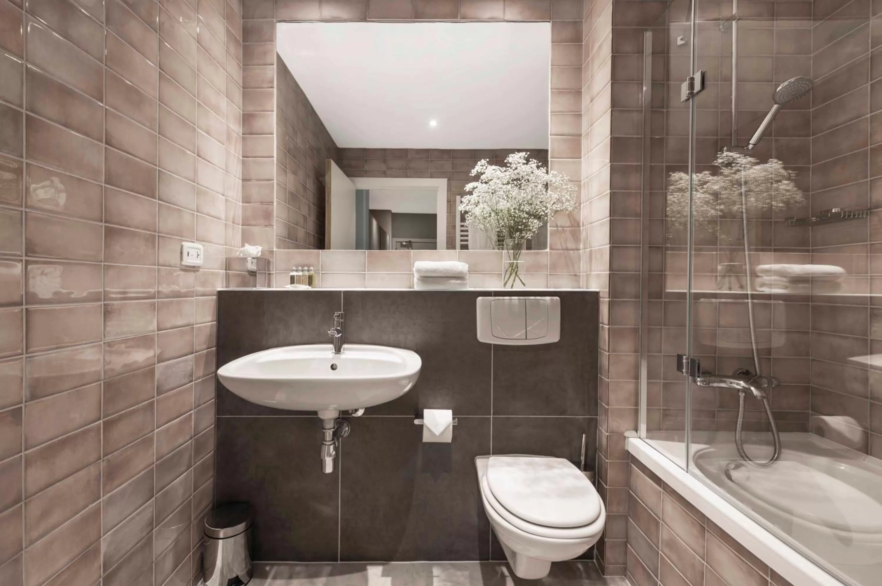 Shower in Church Street by Supercity Aparthotels