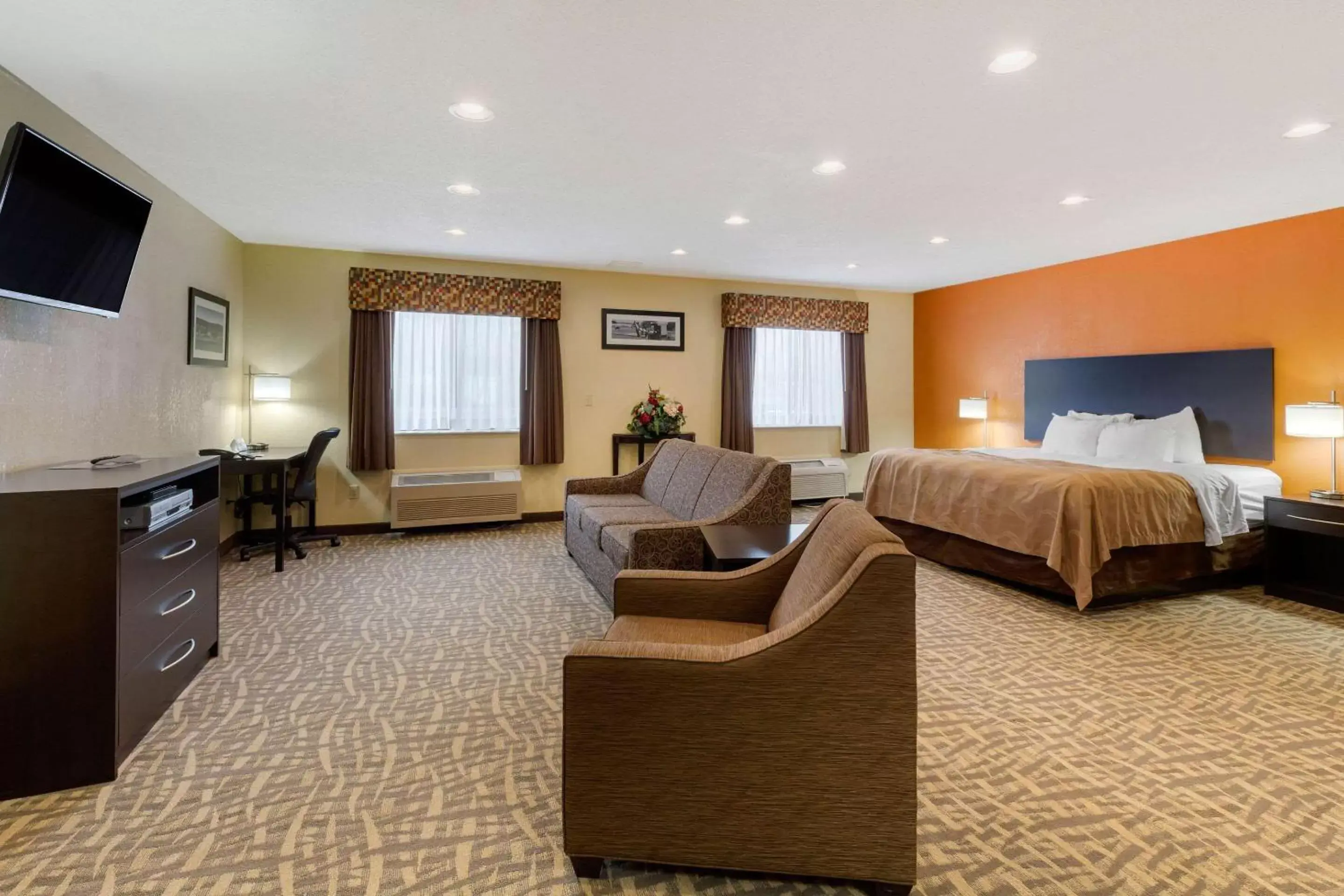 Photo of the whole room in Quality Inn-Wooster