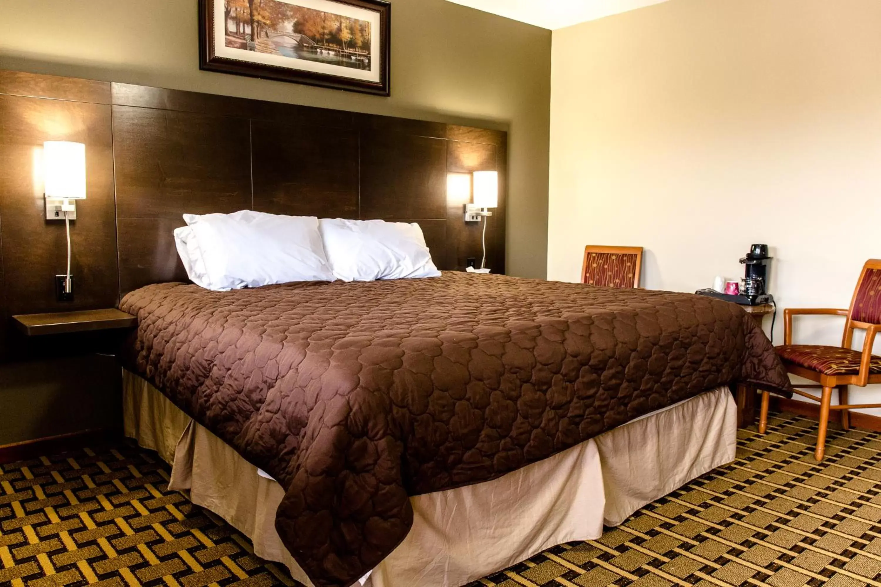 Photo of the whole room, Bed in Cedar Lodge Motel