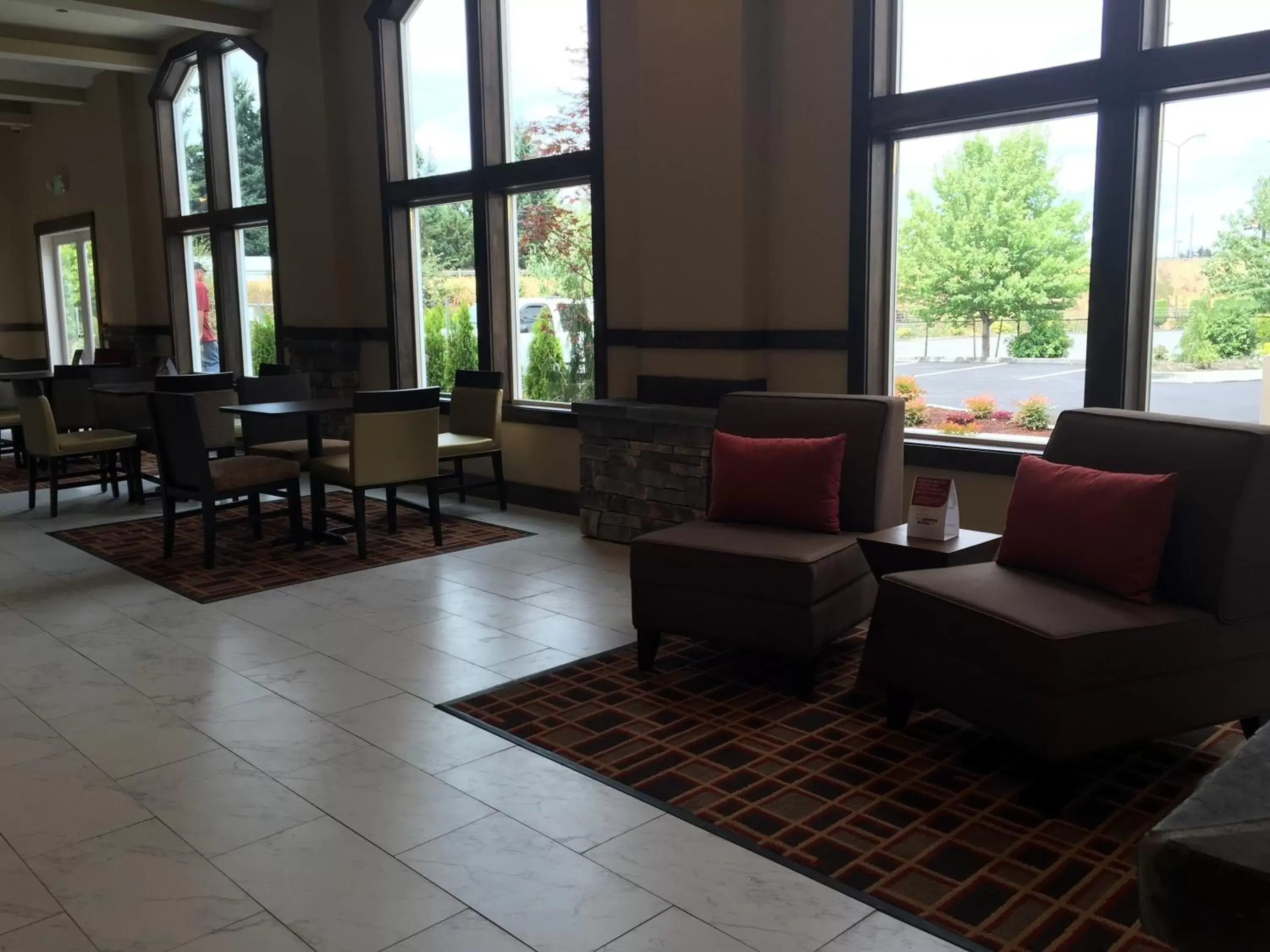 Lobby or reception, Lounge/Bar in Quality Inn & Suites Tacoma - Seattle