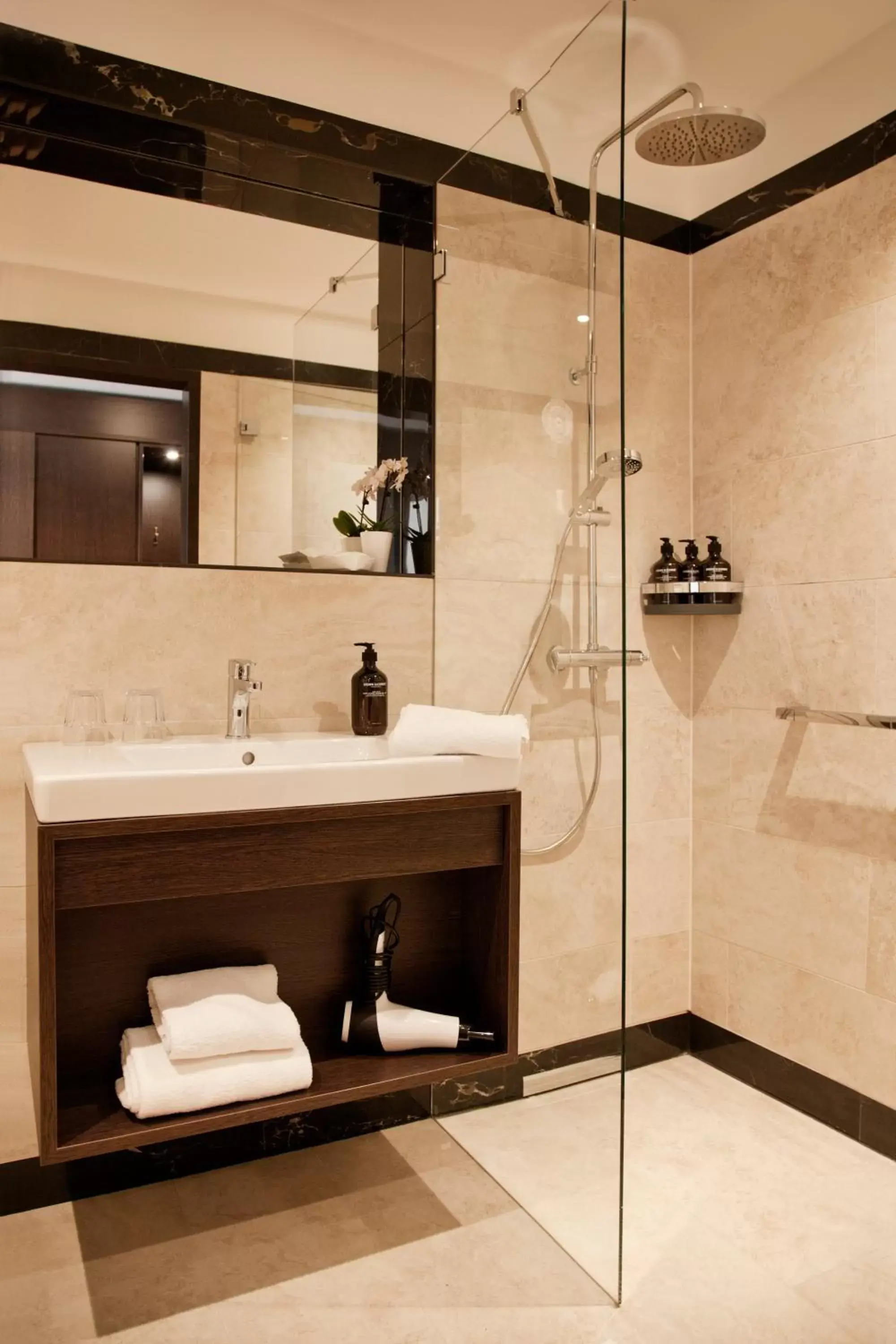 Bathroom in Gold Palais Hotel