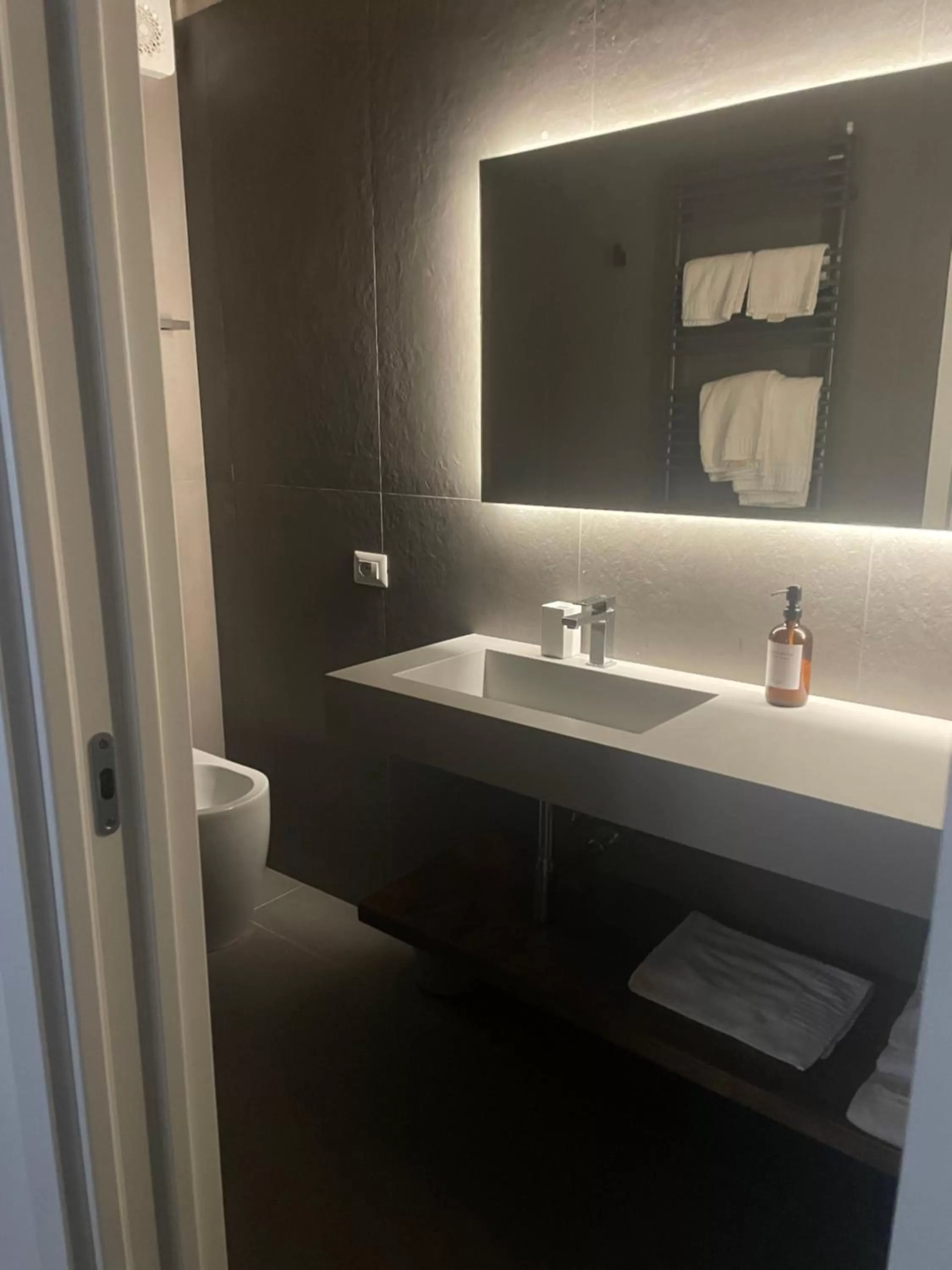 Bathroom in L'Inferno di Dante