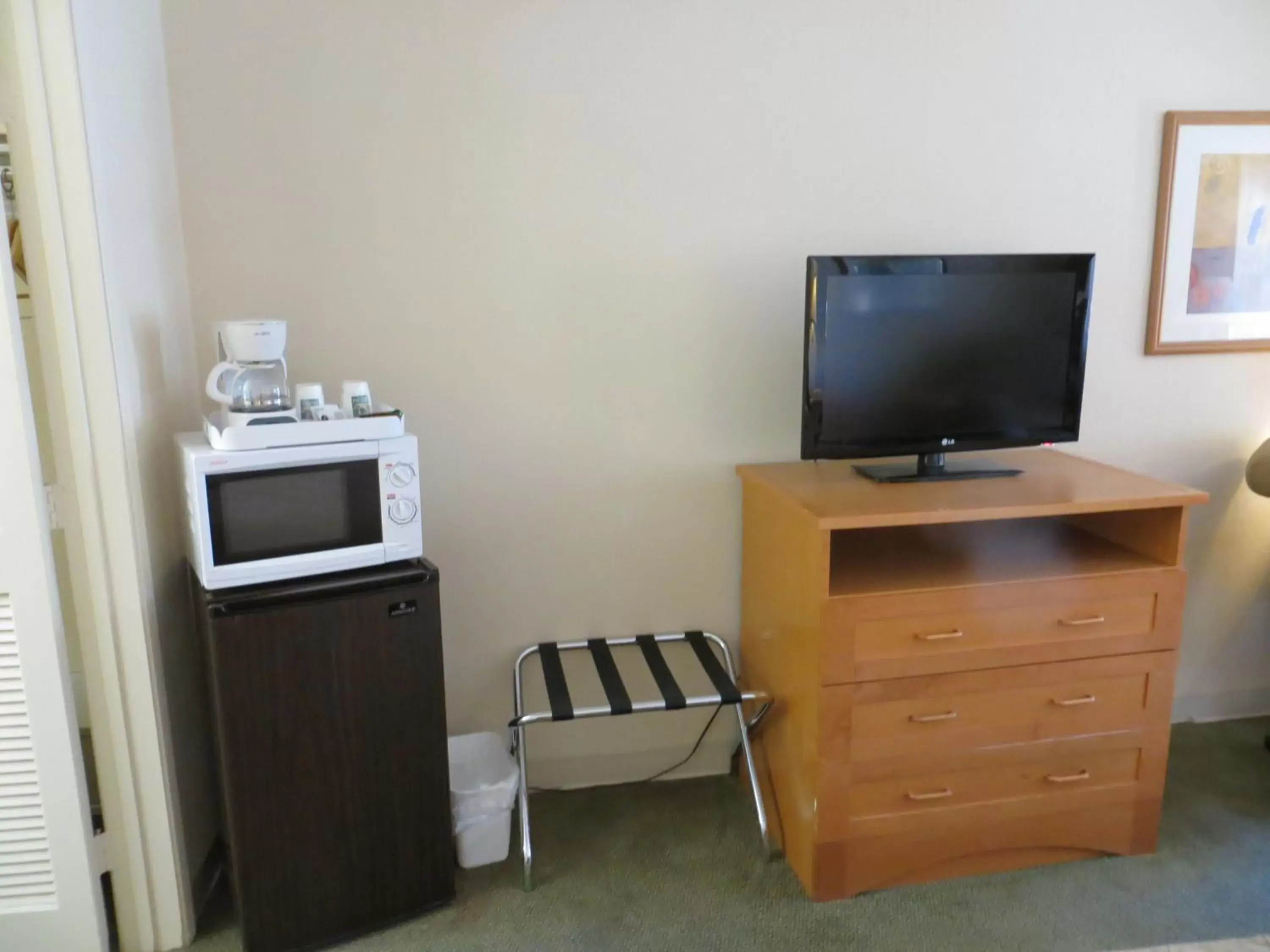 TV and multimedia, TV/Entertainment Center in Travelodge by Wyndham Palm Springs