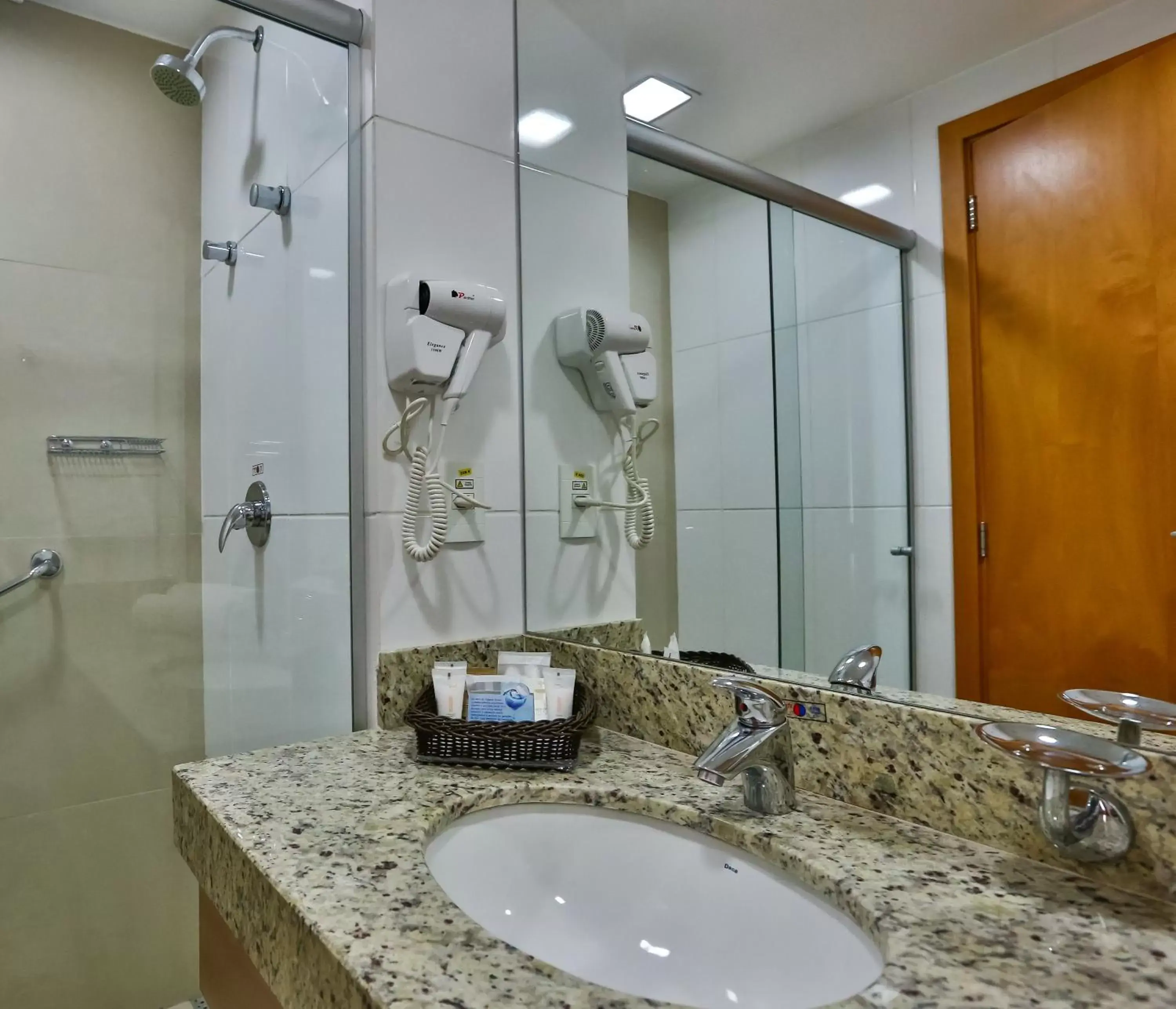 Bathroom in Quality Hotel & Suites Brasília