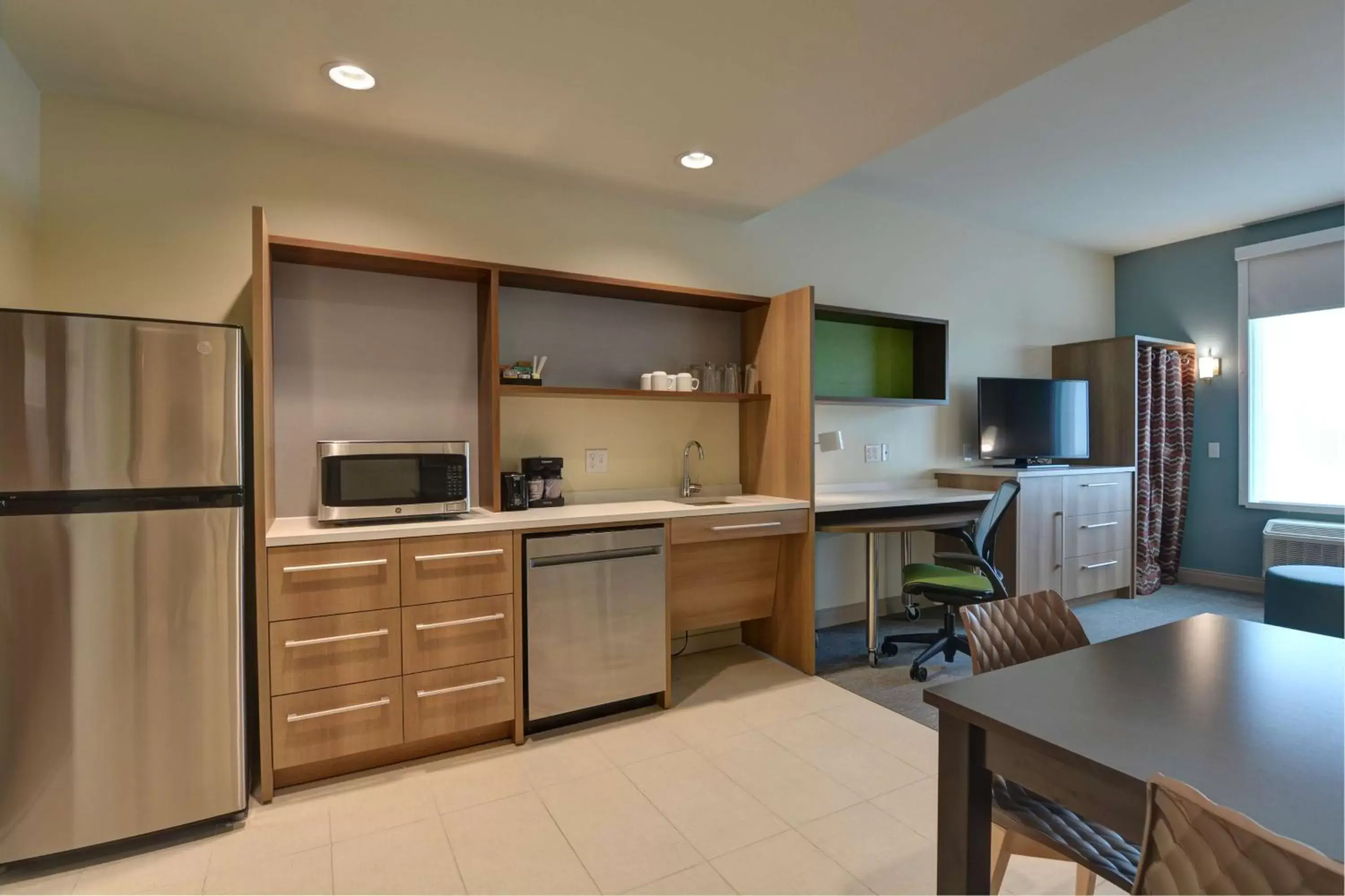 Kitchen or kitchenette, Kitchen/Kitchenette in Home2 Suites By Hilton Panama City Beach, Fl