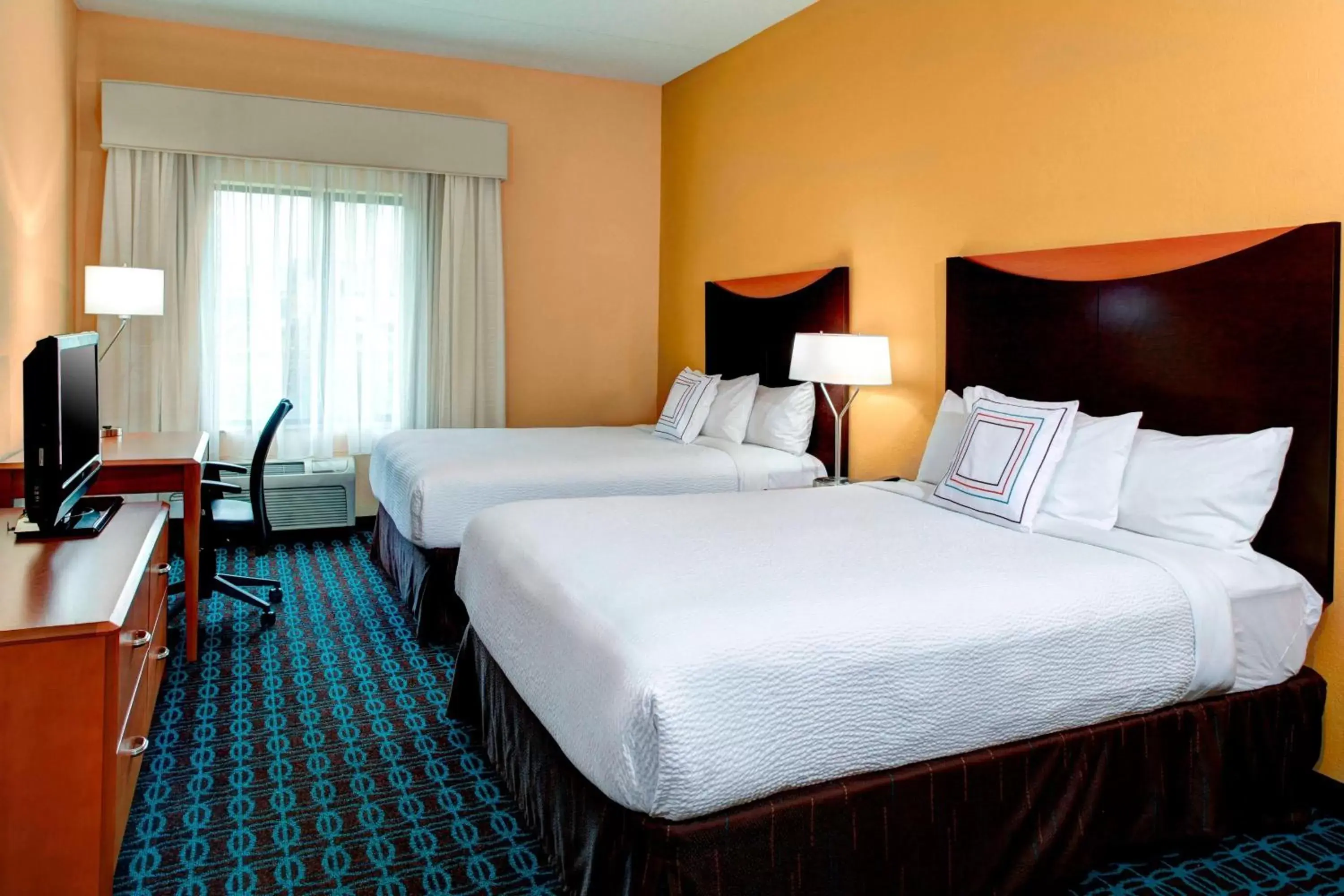 Photo of the whole room, Bed in Fairfield Inn & Suites by Marriott Anniston Oxford