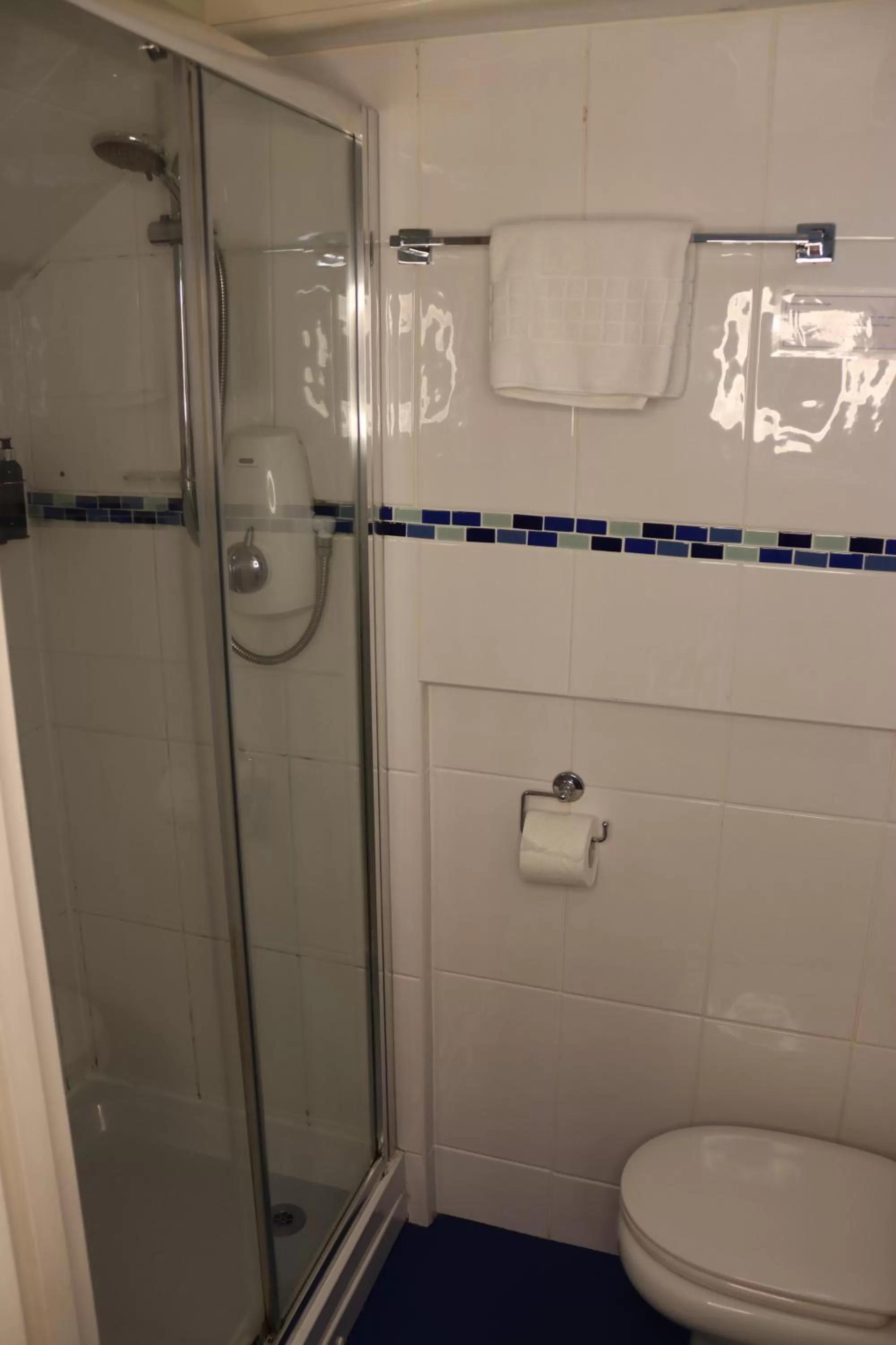 Bathroom in The Mariners Hotel