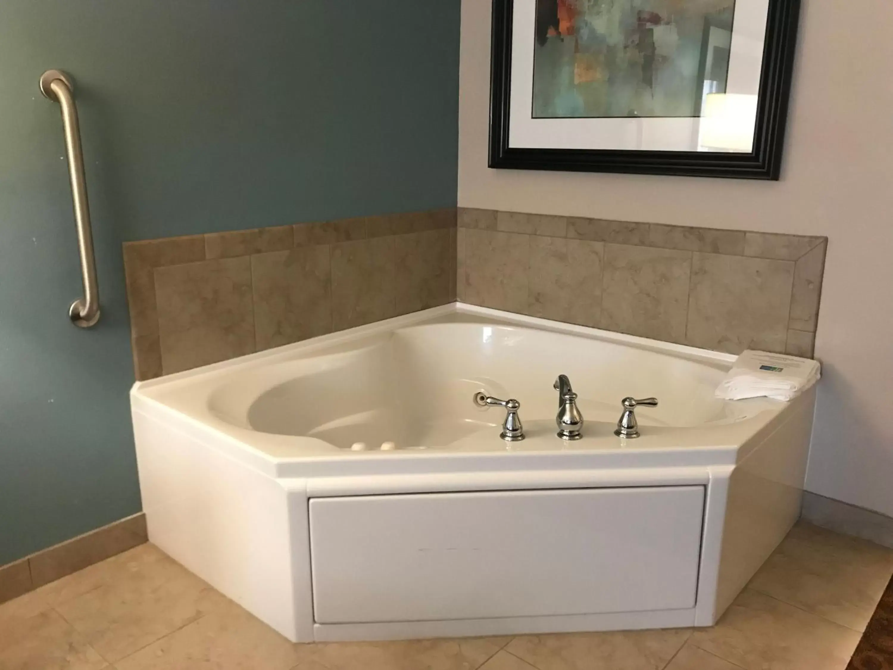 King Suite with Jetted Tub in Holiday Inn Express and Suites St. Cloud by IHG King Suite with Jetted Tub in Holiday Inn Express and Suites St. Cloud by IHG