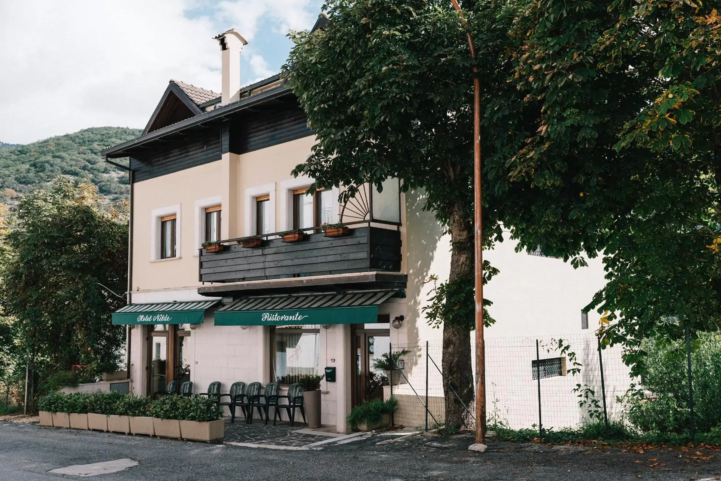 Facade/entrance, Garden in Hotel Nilde