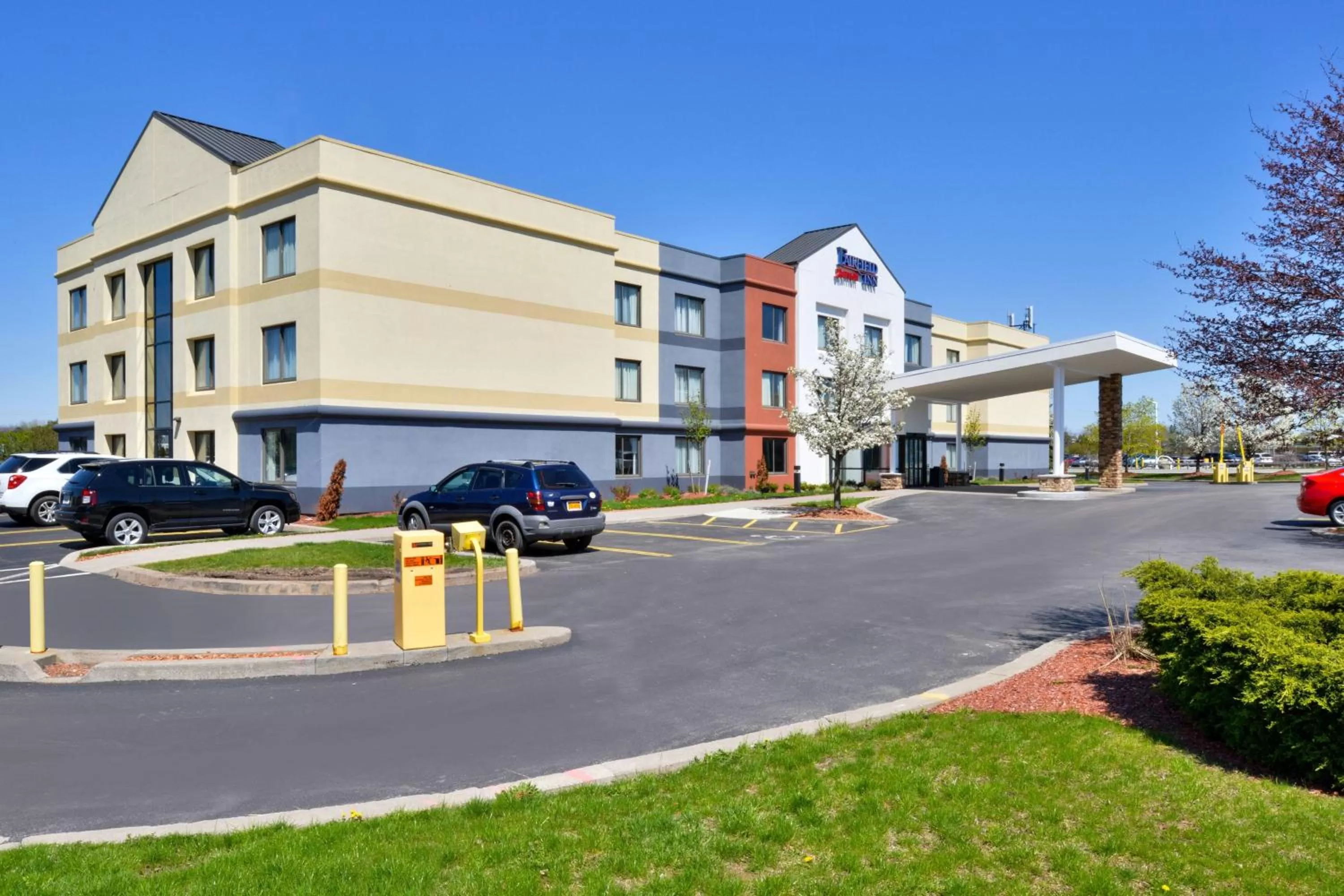 Property building in Fairfield Inn Rochester Airport