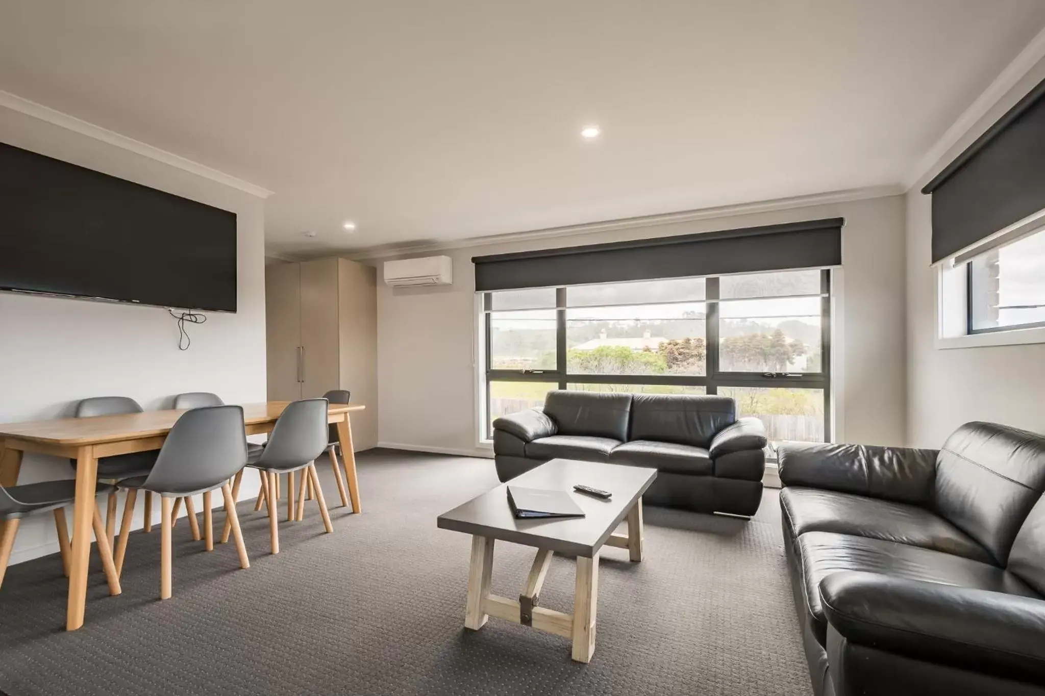 TV and multimedia, Seating Area in Seabrook Hotel