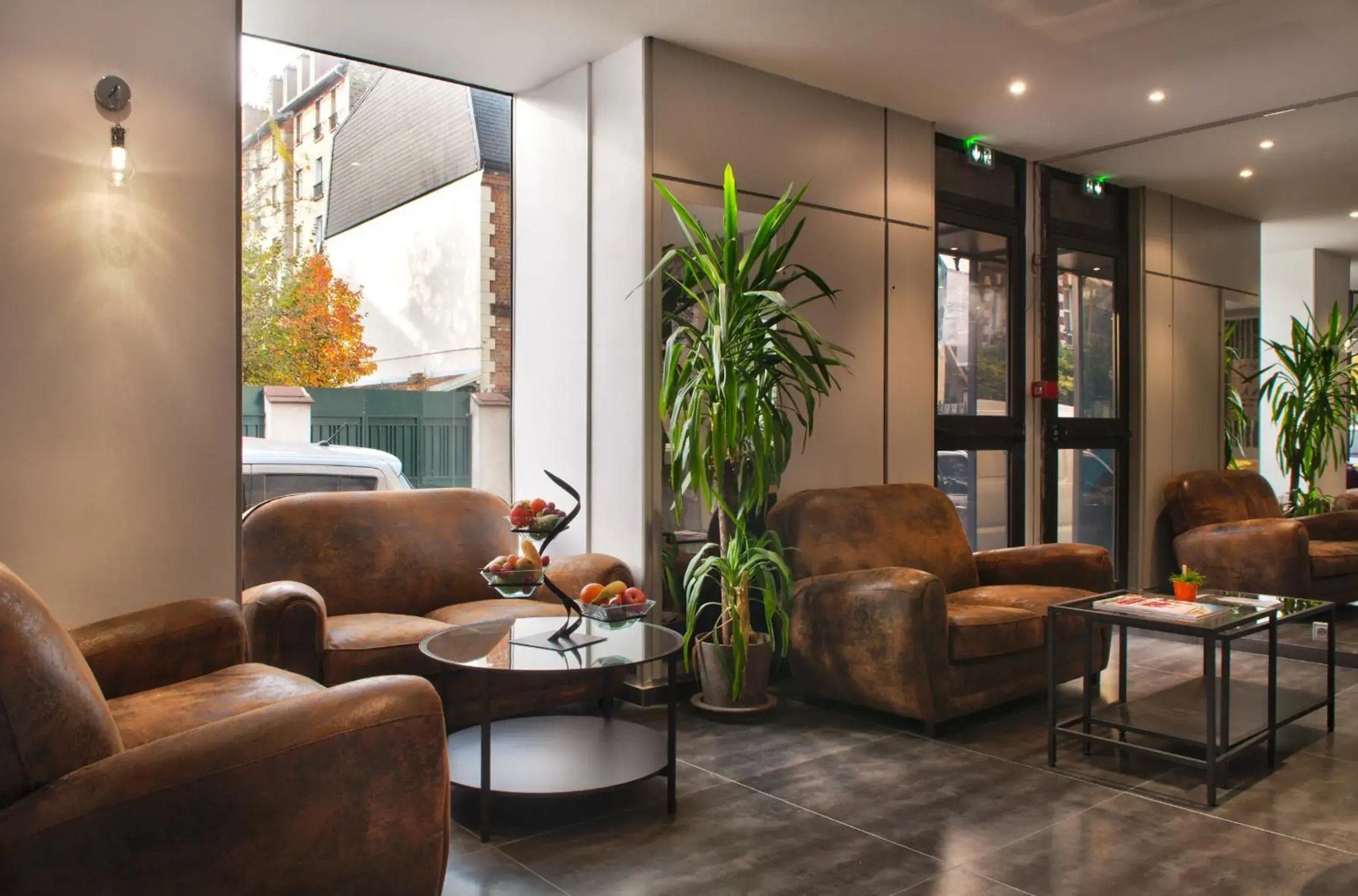Communal lounge/ TV room, Lobby/Reception in Hotel Alpha Paris Tour Eiffel