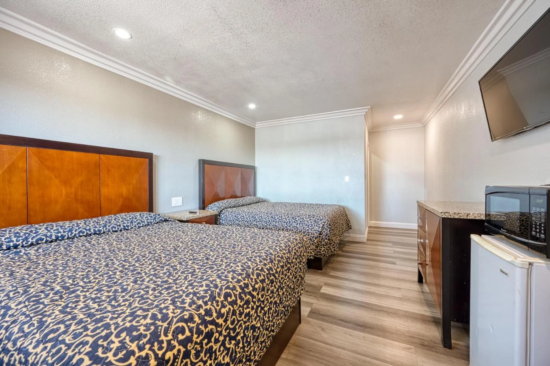 Bed in ERTH INN by AGA- Mojave