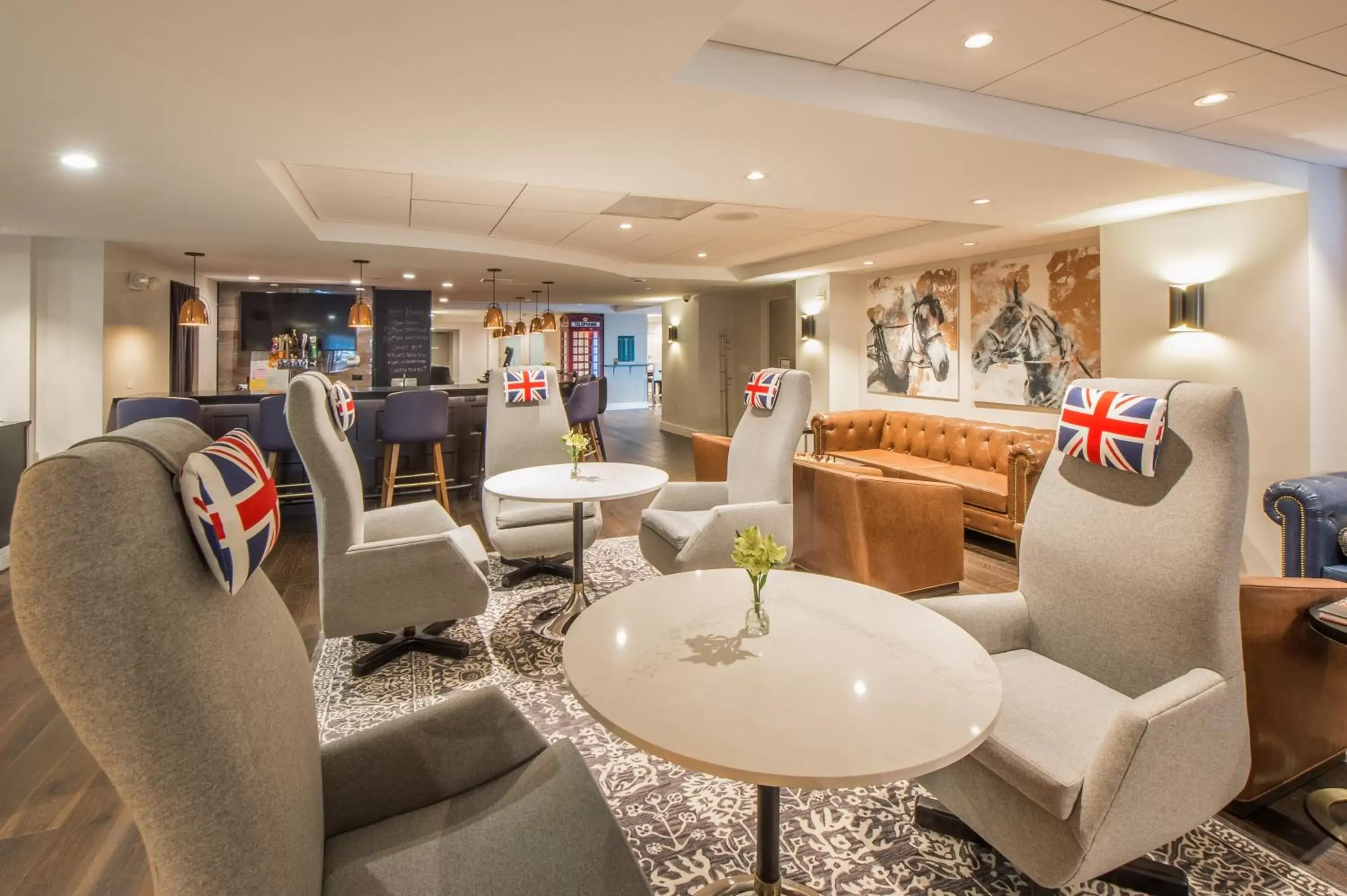 Lounge or bar in King George Lounge or bar in King George