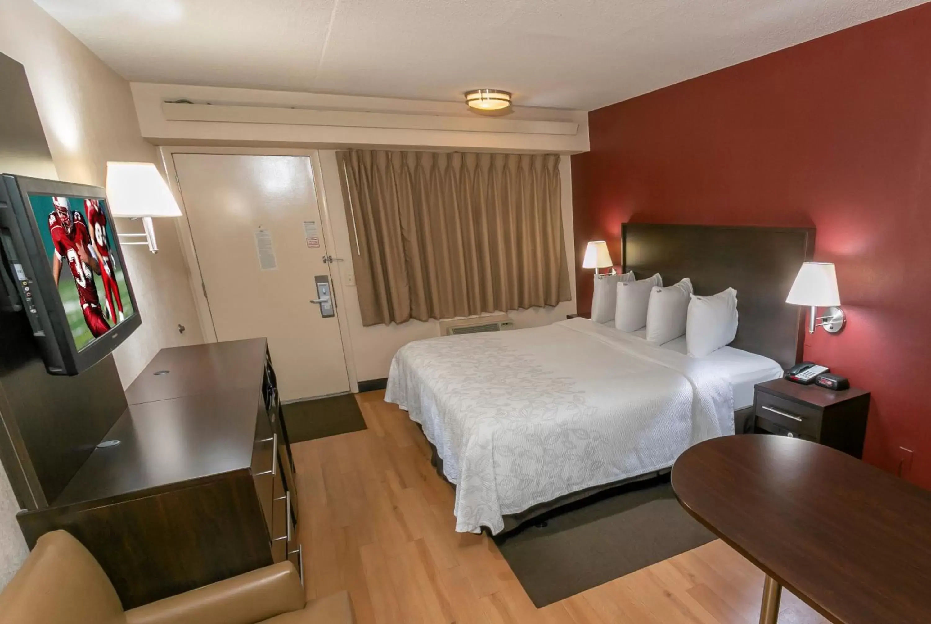 Photo of the whole room in Red Roof Inn PLUS+ Birmingham East – Irondale/Airport