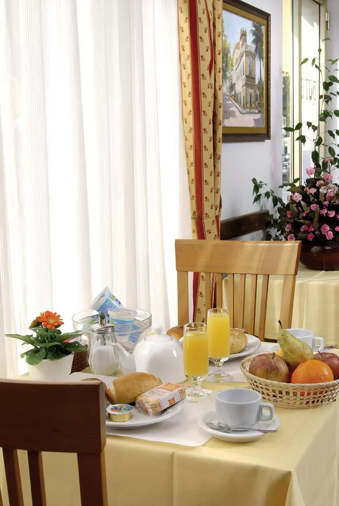 Breakfast, Dining Area in Albergo Savoia