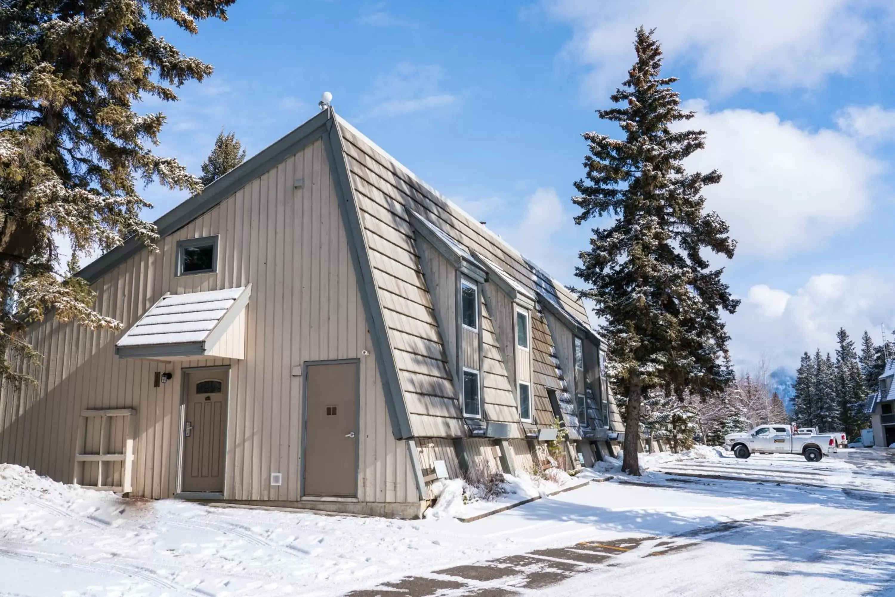 Property building, Winter in Tunnel Mountain Resort