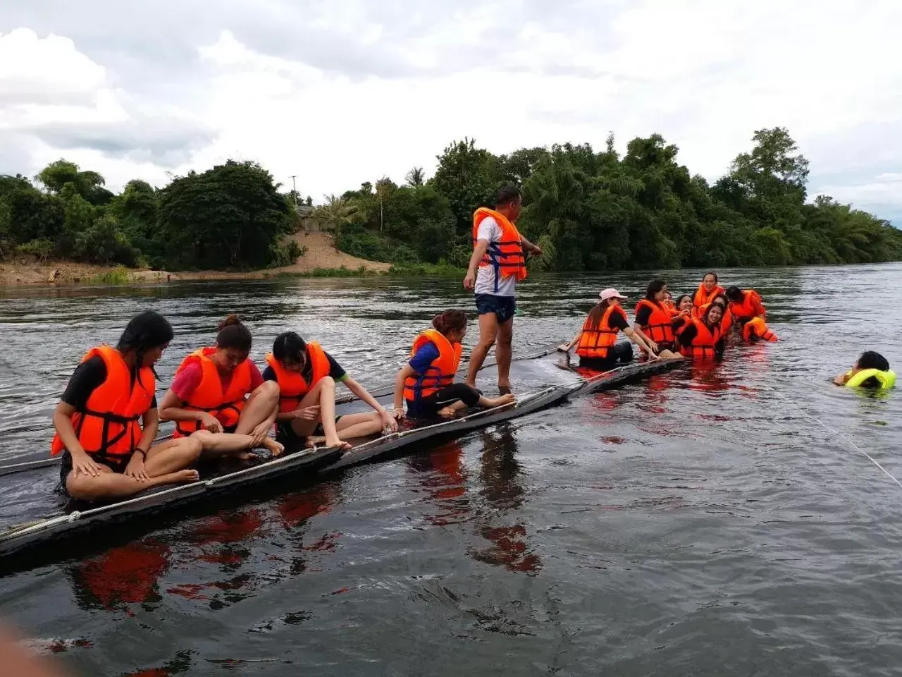 Activities, Canoeing in Aekpailin River Kwai Resort