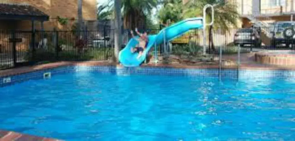 Swimming Pool in Sanctuary Resort Motor Inn