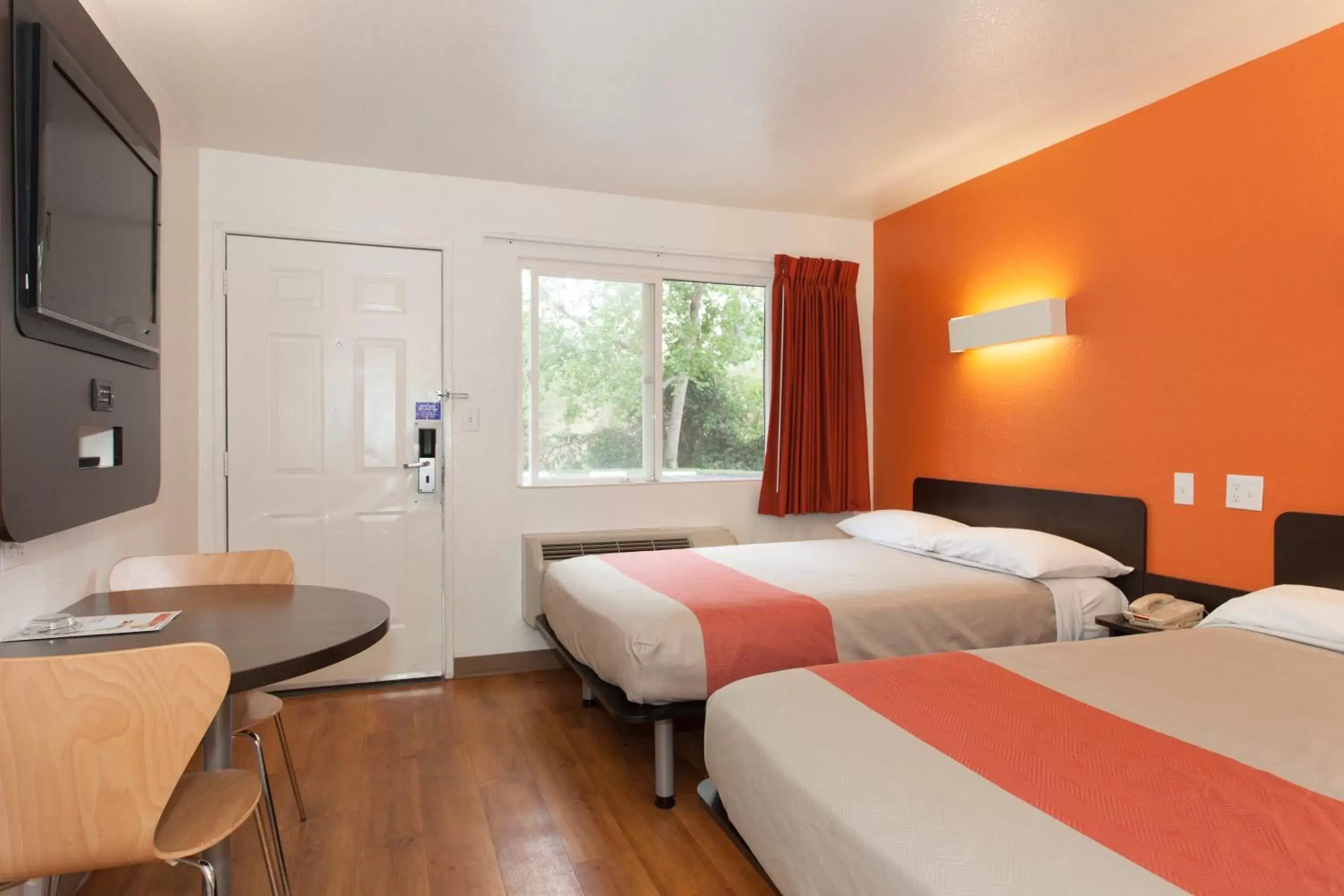 Bedroom, Bed in Motel 6-Sacramento, CA - Central