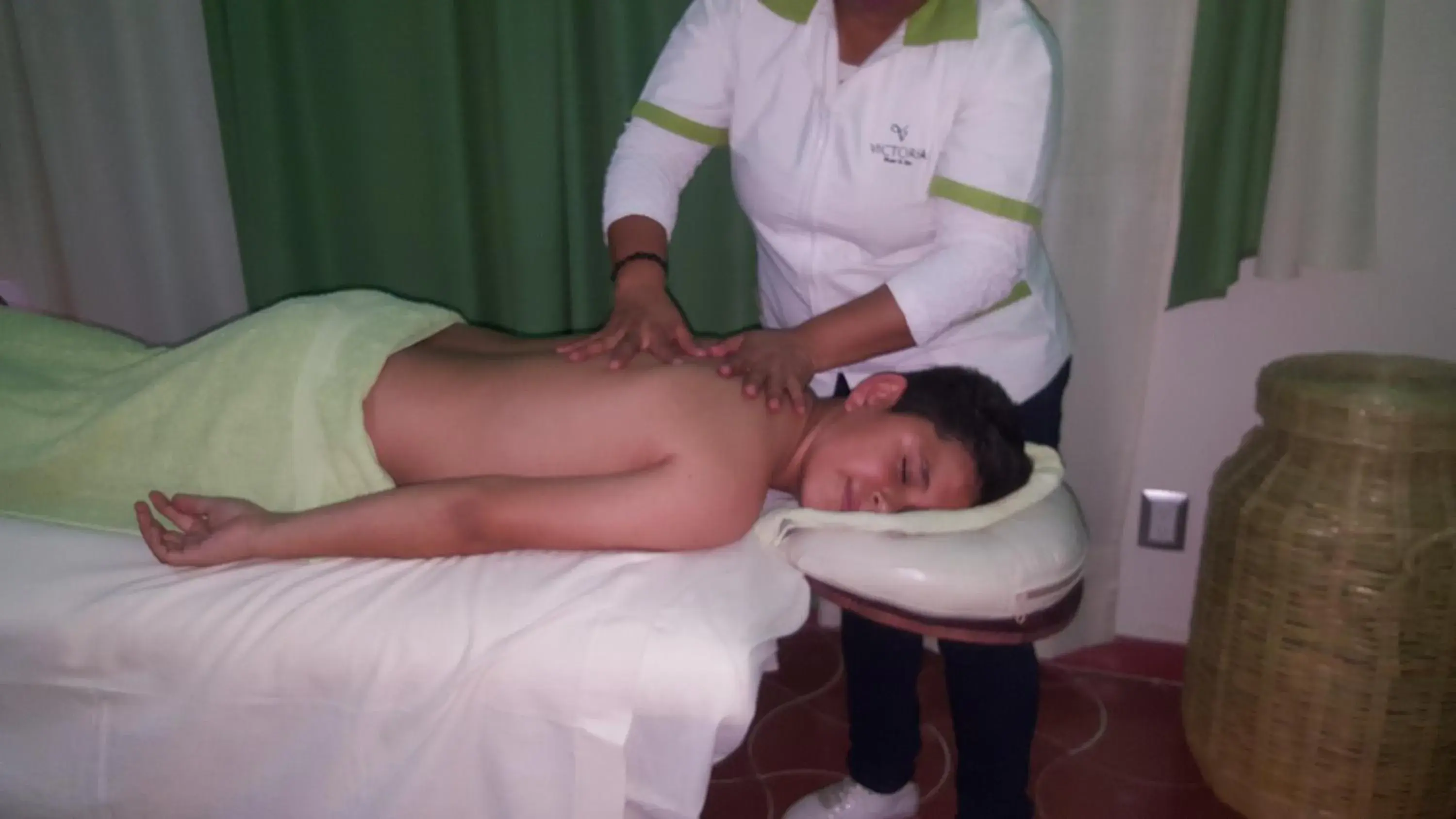 Massage in Victoria Hotel y Spa