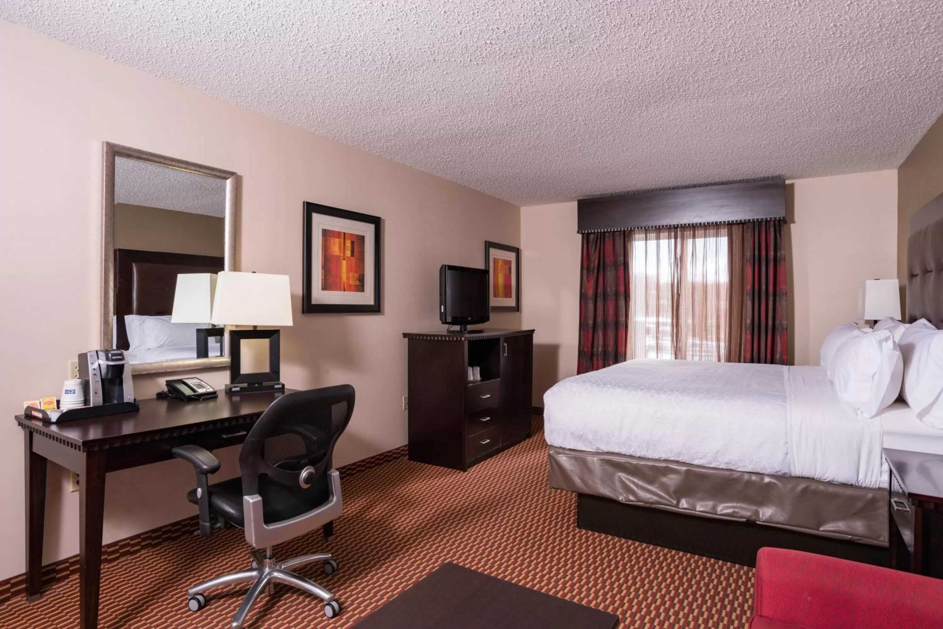 Photo of the whole room, Bed in Holiday Inn Express Hartford-Newington by IHG