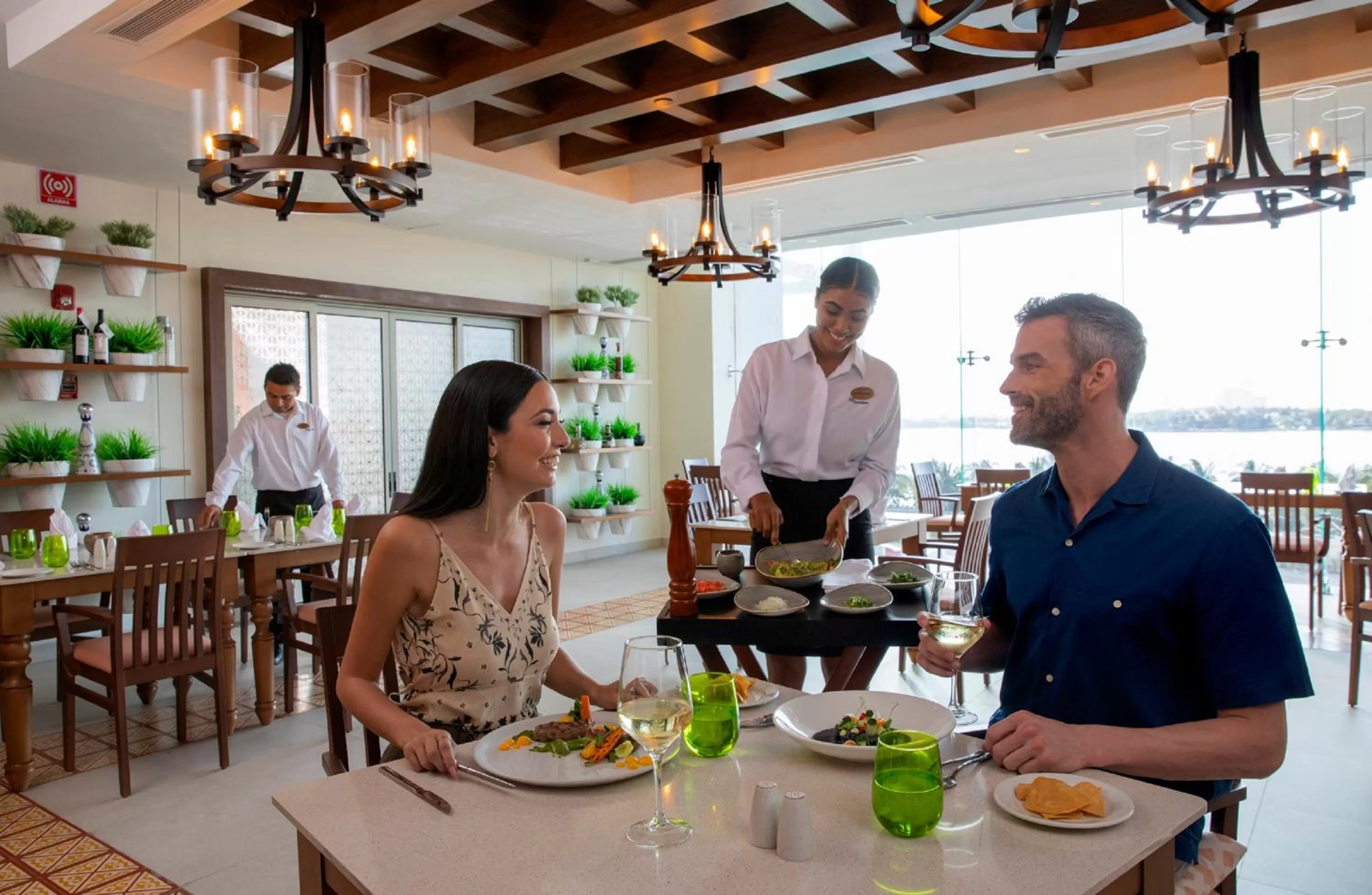 Restaurant/places to eat in Royalton CHIC Cancun, An Autograph Collection All-Inclusive Resort - Adults Only