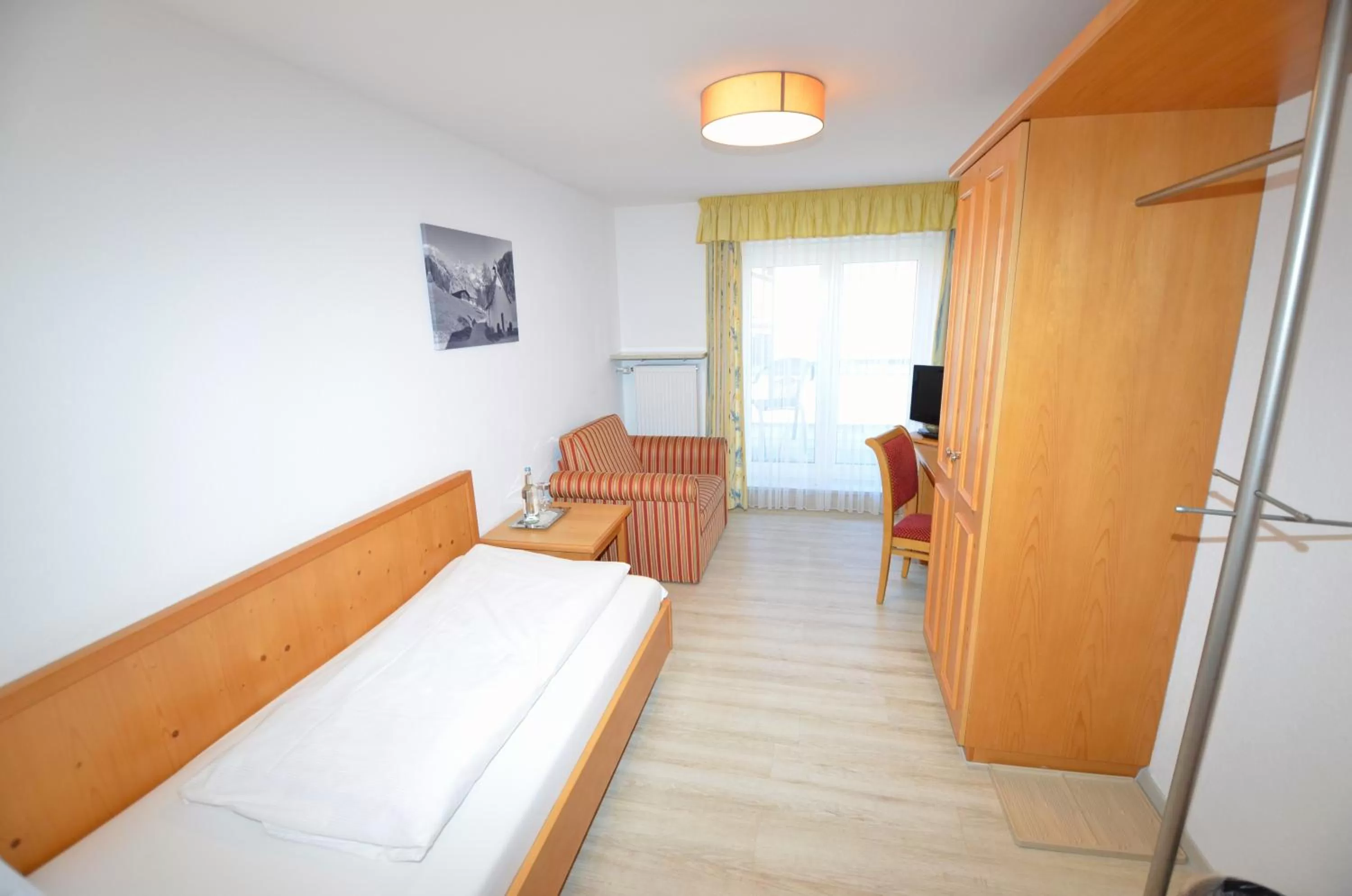 Single Room with Mountain View - single occupancy in Hotel Cafe Fuggerhof