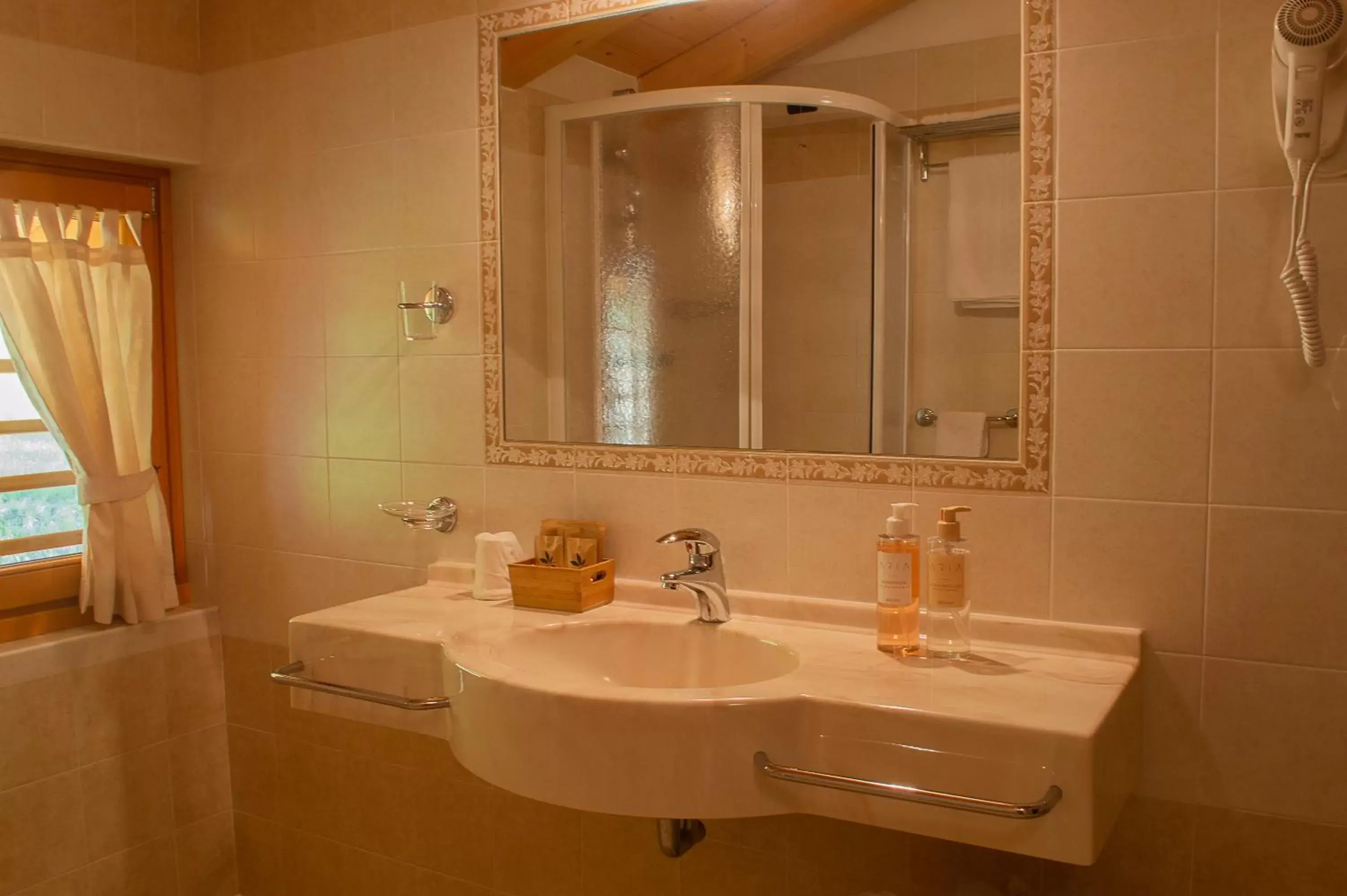 Bathroom in Hotel Garnì Sant'Antonio con Spa