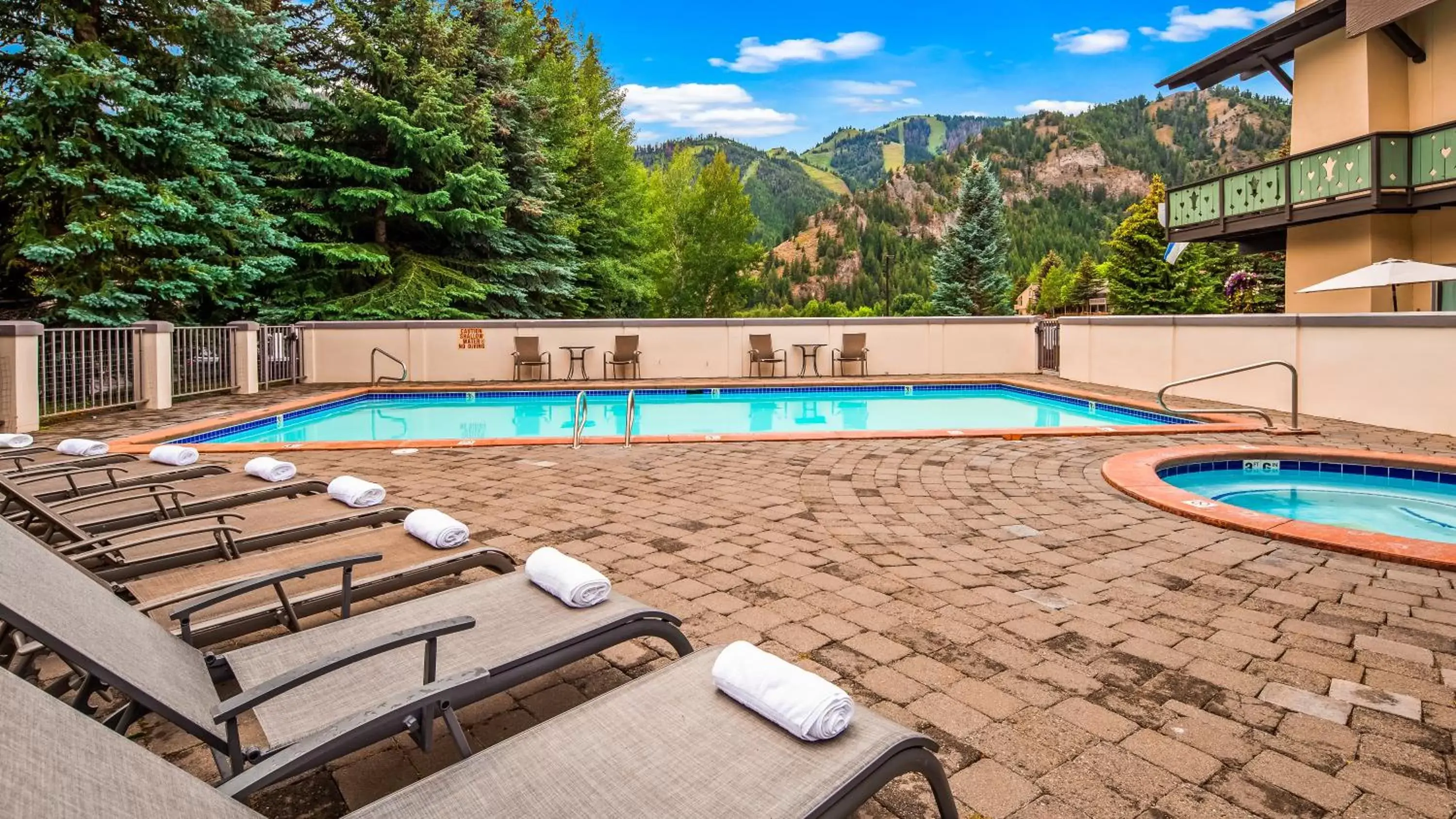Mountain view, Swimming Pool in Best Western Tyrolean Lodge