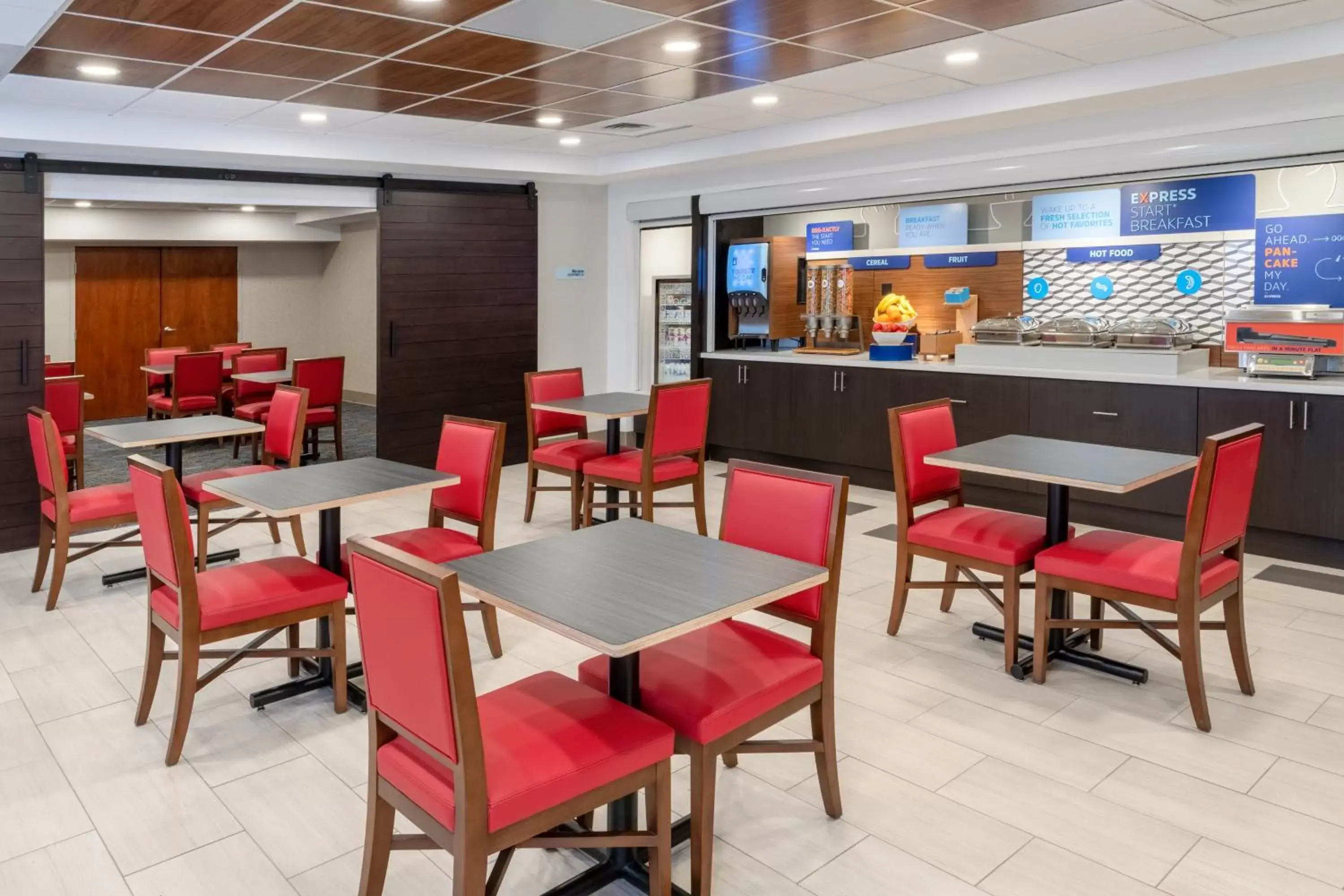 Breakfast, Restaurant/Places to Eat in Holiday Inn Express & Suites Colorado Springs-Airport, an IHG Hotel