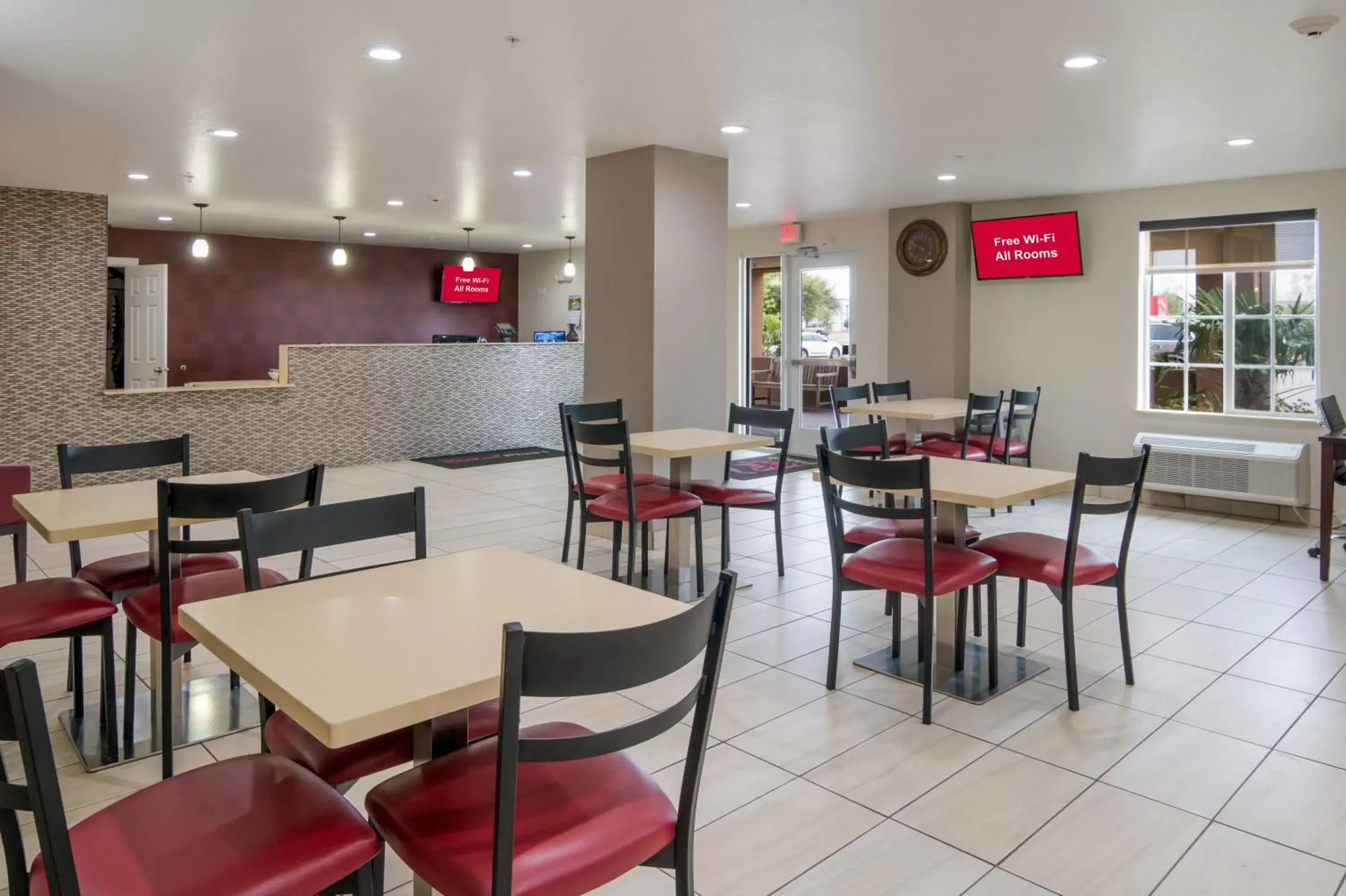 Breakfast, Restaurant/Places to Eat in Red Roof Inn PLUS+ Fort Worth - Burleson