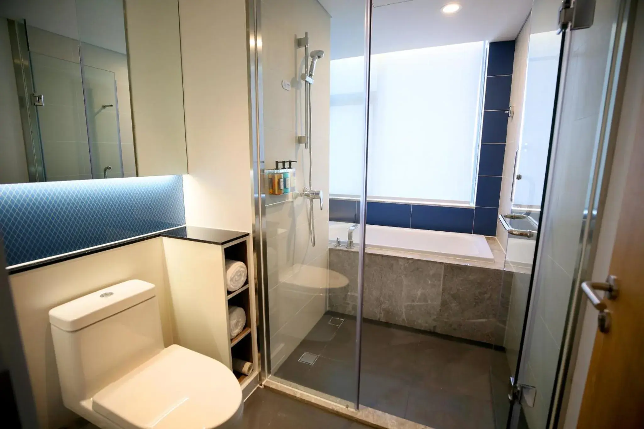 Bathroom in Holiday Inn Express Chengdu North Railway Station, an IHG Hotel