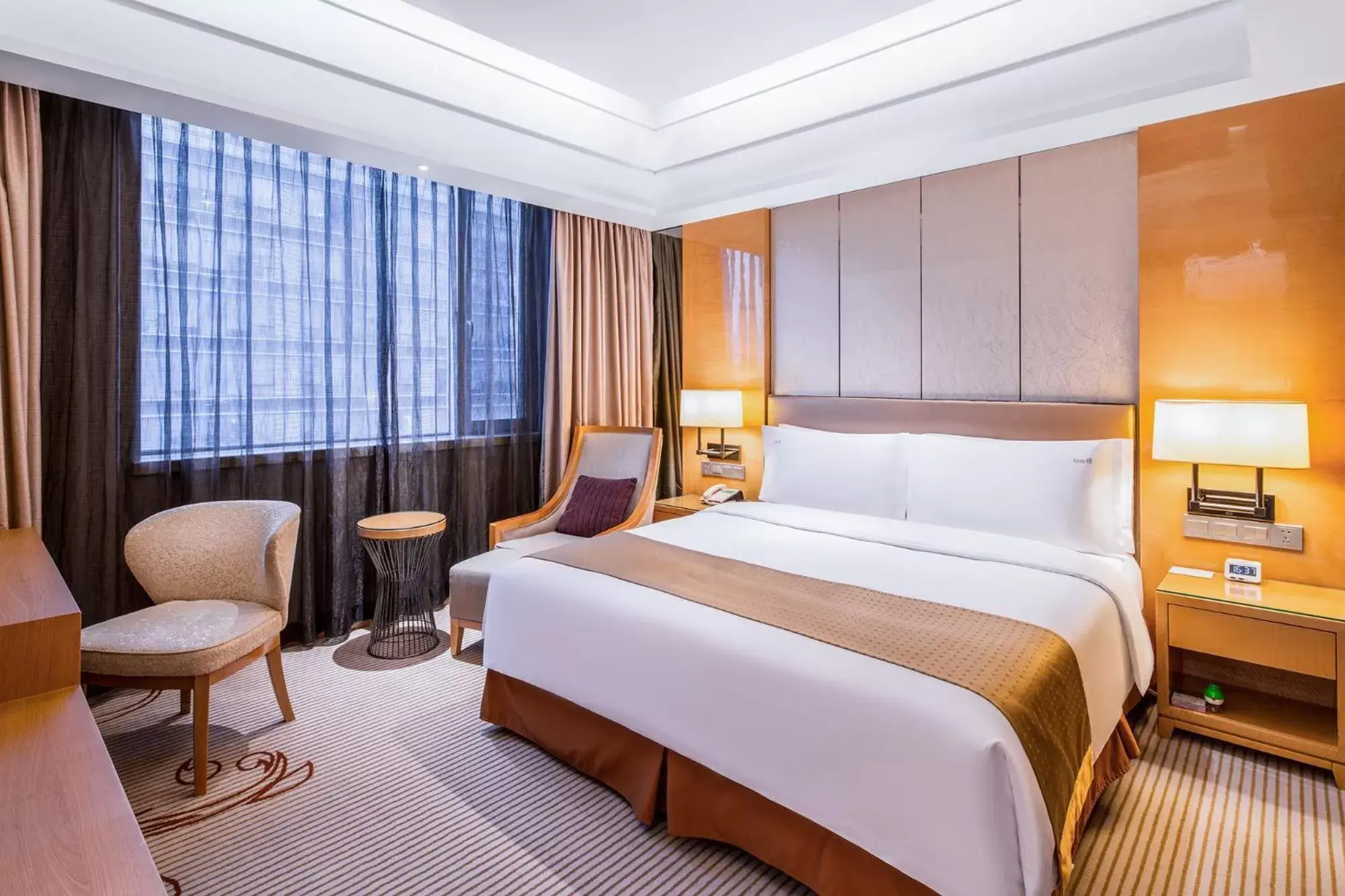 Bedroom, Bed in Holiday Inn Chengdu Oriental Plaza, an IHG Hotel