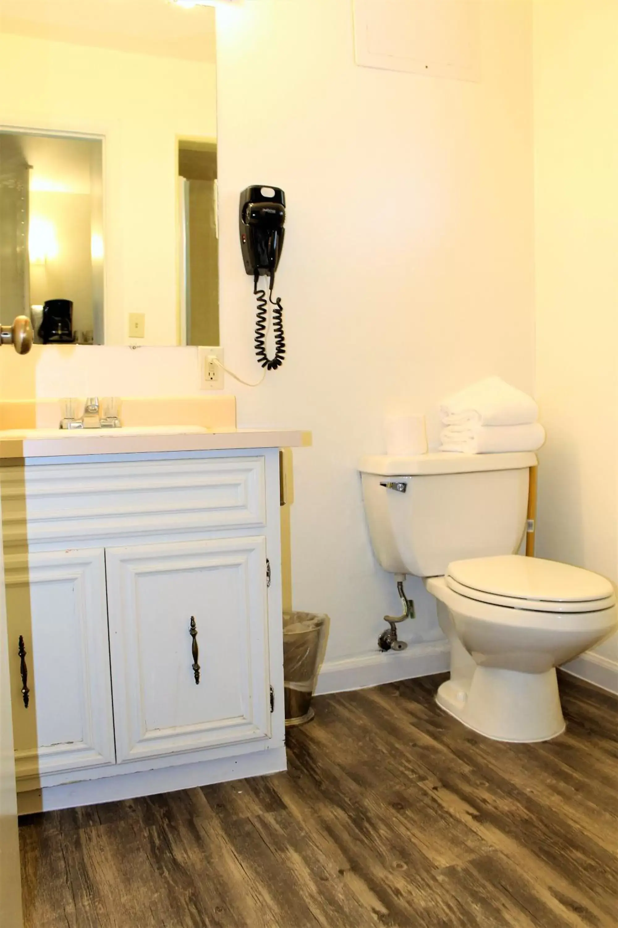 Bathroom in Big Pines Mountain House