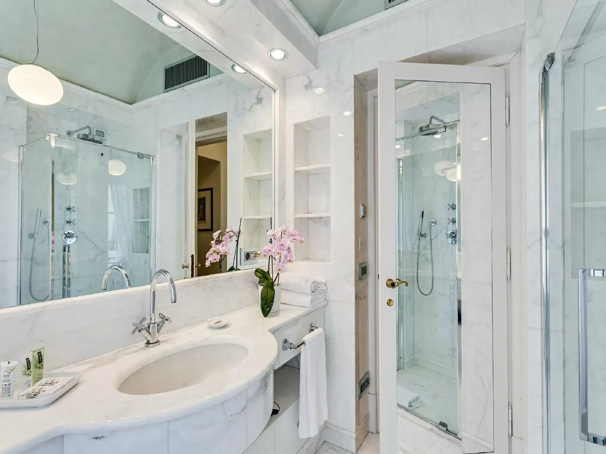 Shower, Bathroom in Relais degli Angeli Residenza d'Epoca