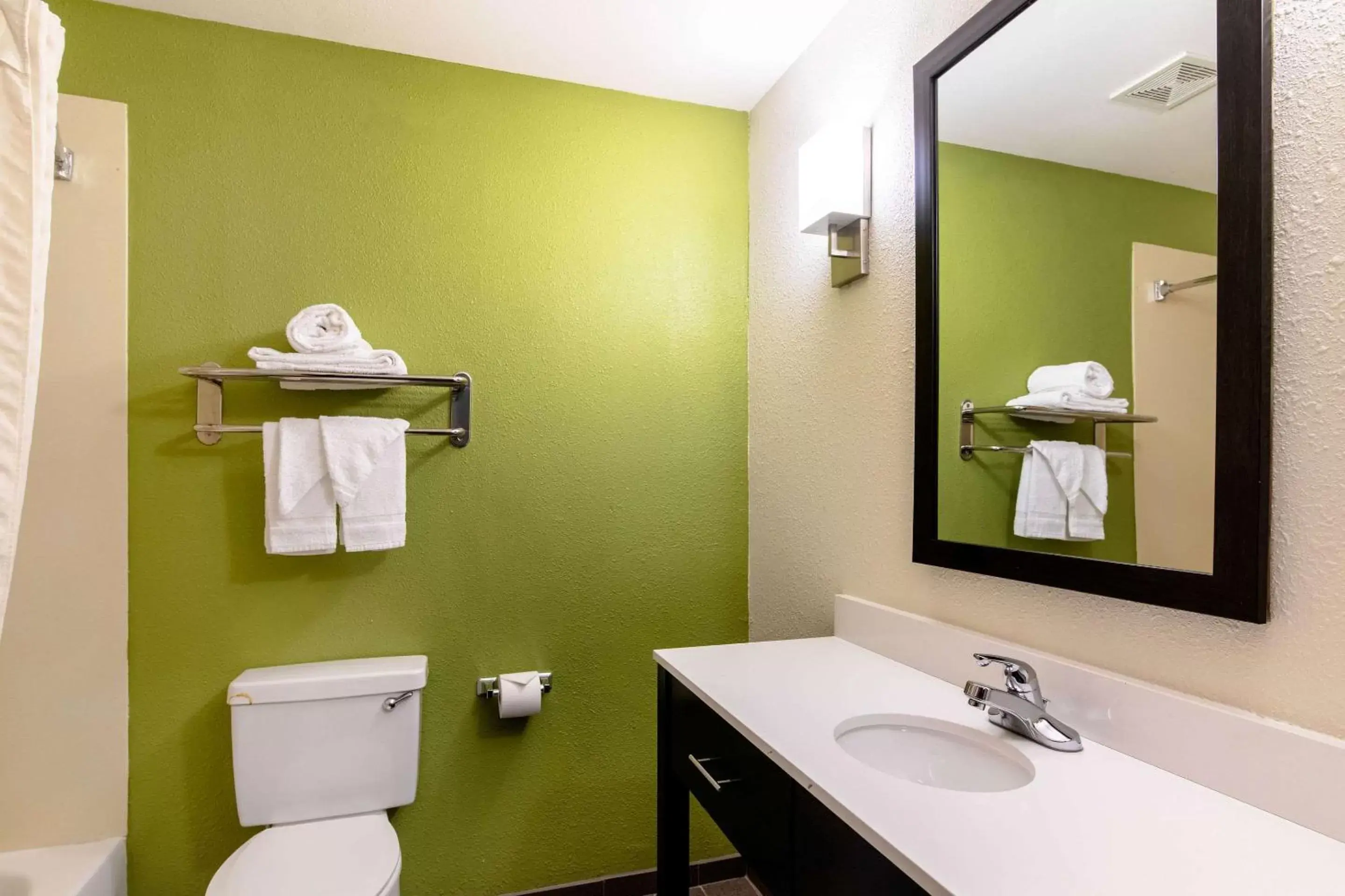 Bathroom in Sleep Inn & Suites Near Fort Cavazos