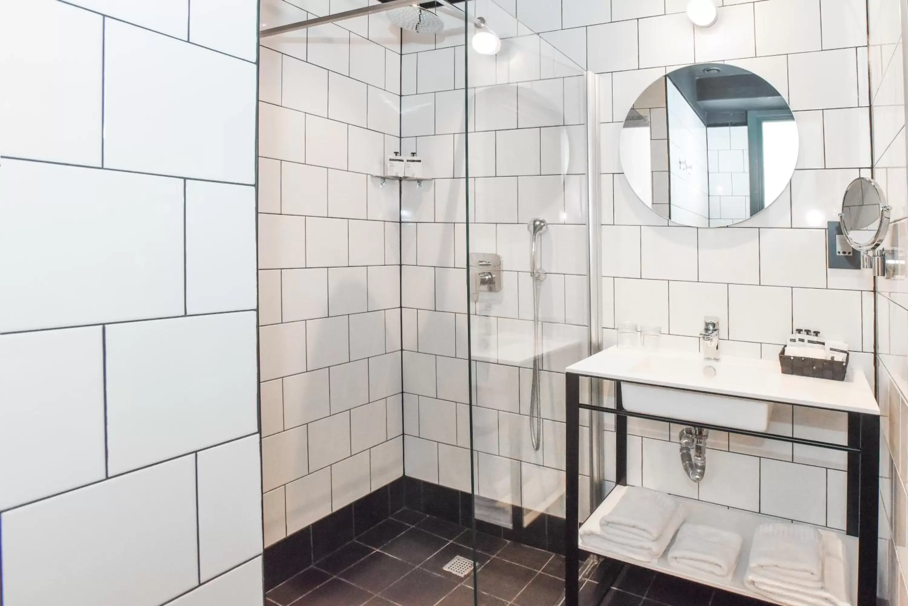 Bathroom in La Falconeria Hotel