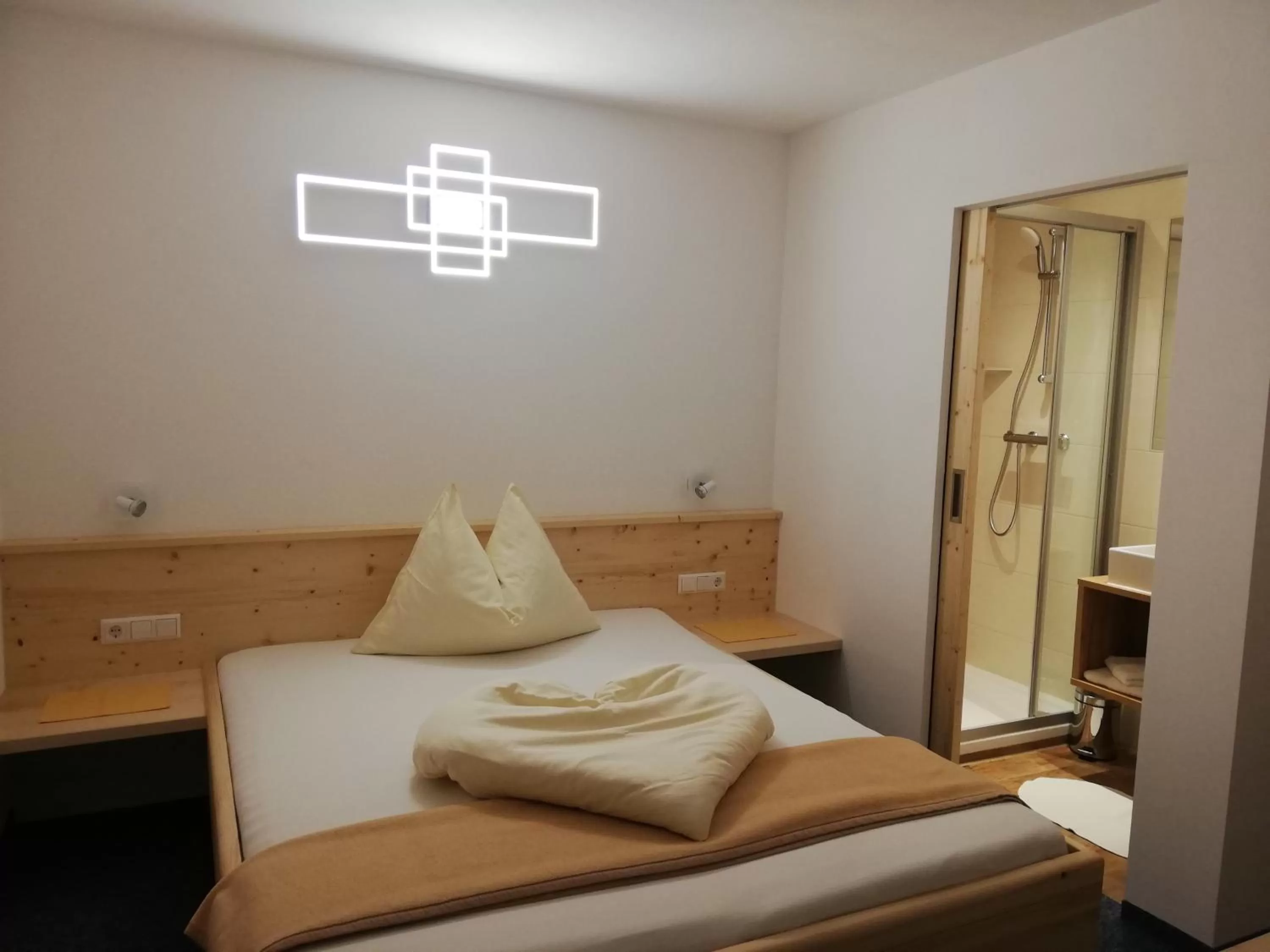 Photo of the whole room, Bed in Gästehaus Pürstl-Kocher