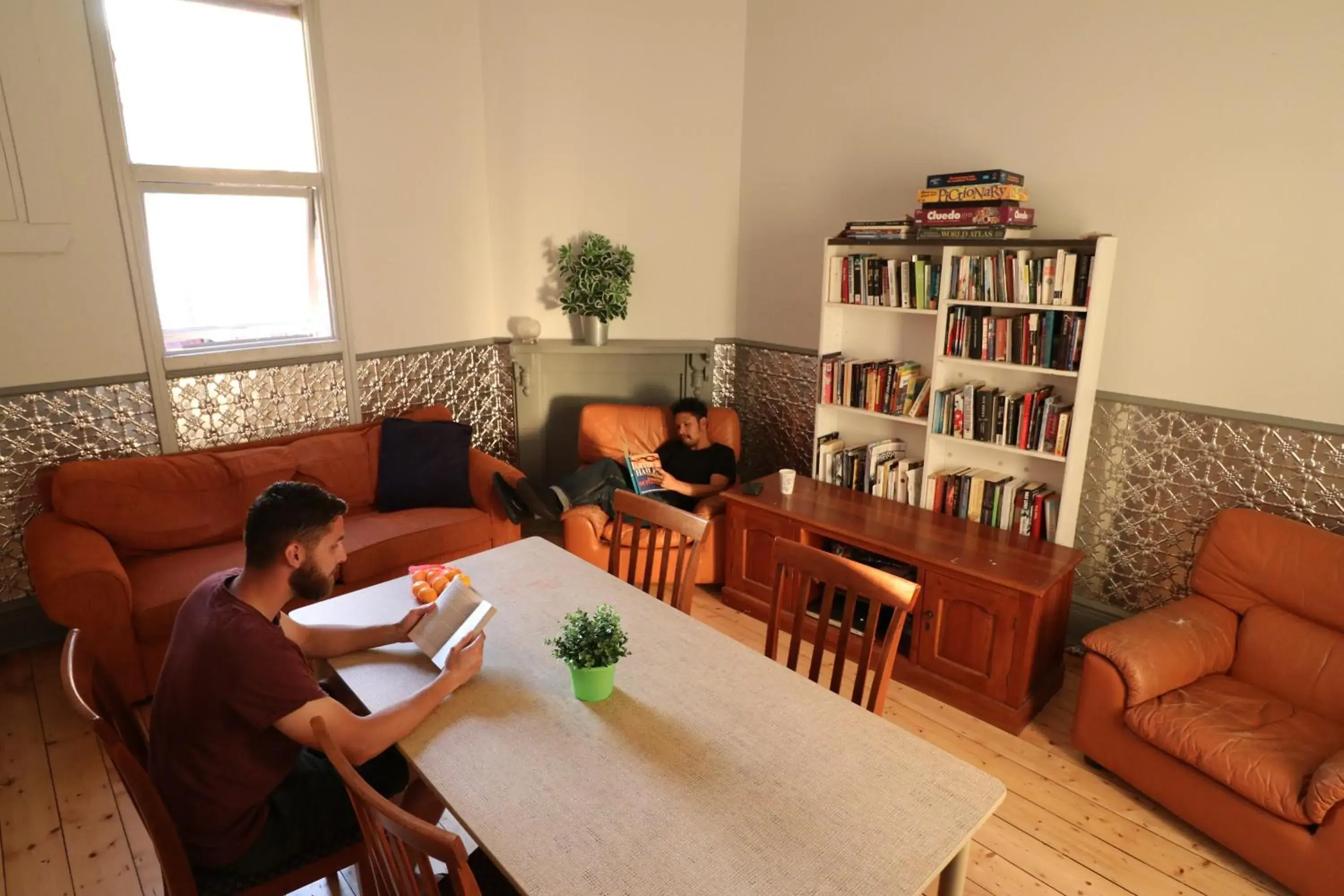 Library, Seating Area in Britannia on William Backpackers