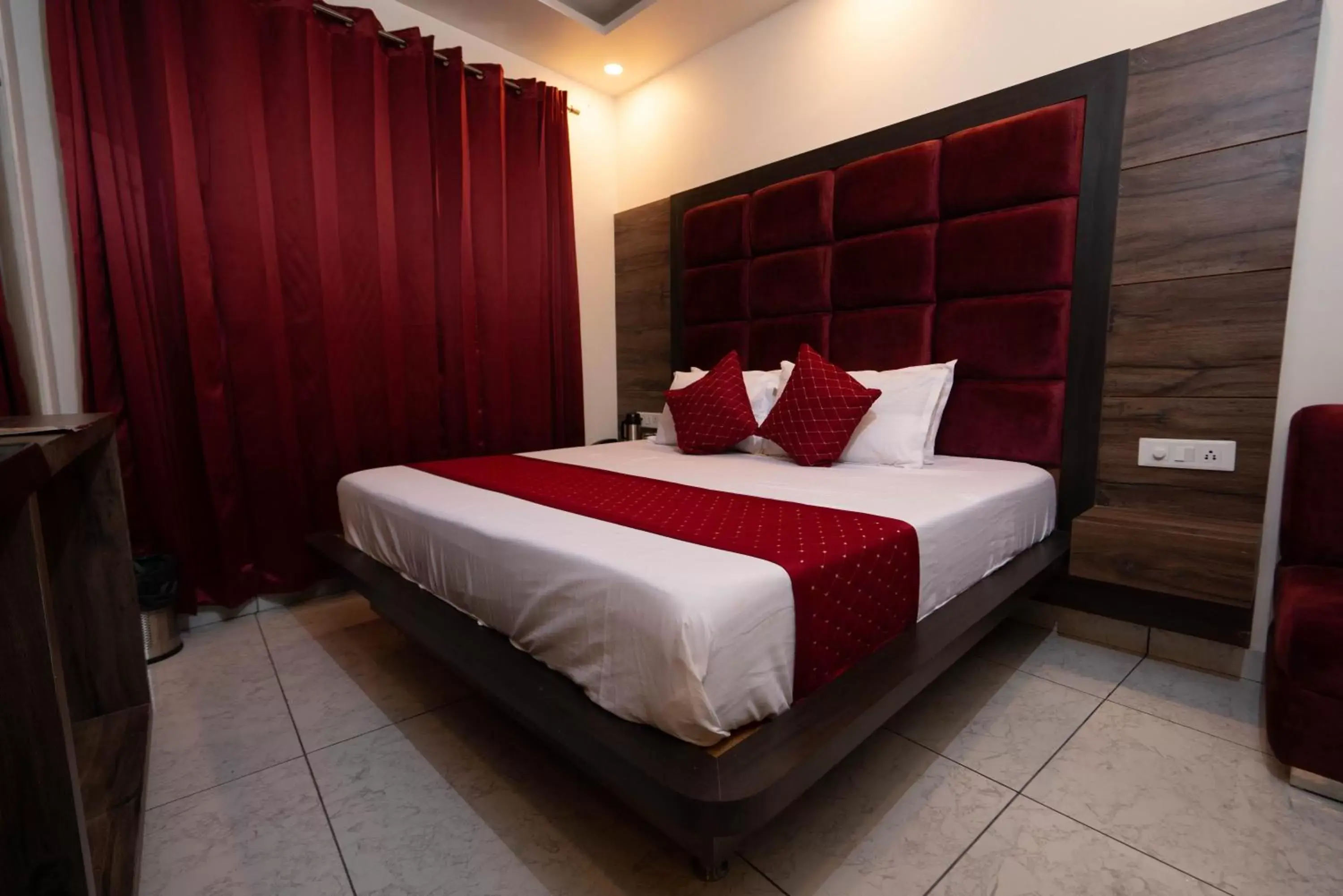 Economy Double Room in Hotel The Vaishvik Economy Double Room in Hotel The Vaishvik